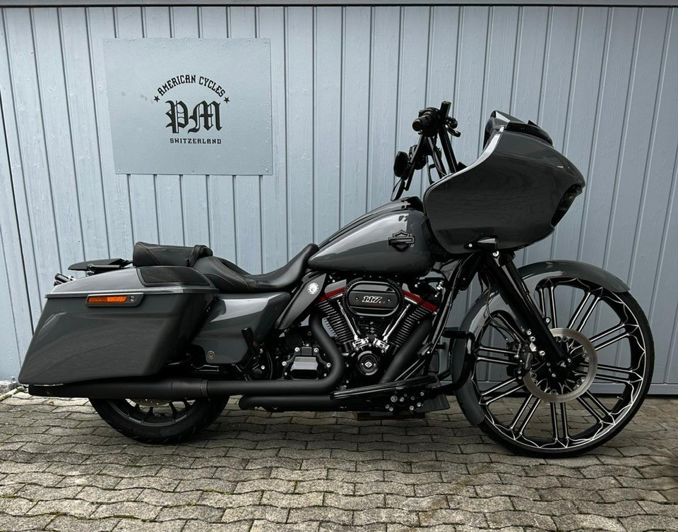 HARLEY-DAVIDSON FLTRXSE Road Glide Special 117 CVO