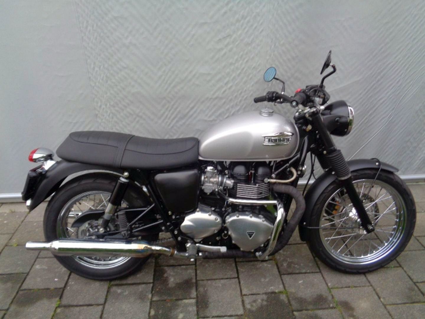 TRIUMPH THRUXTON 900-image-0
