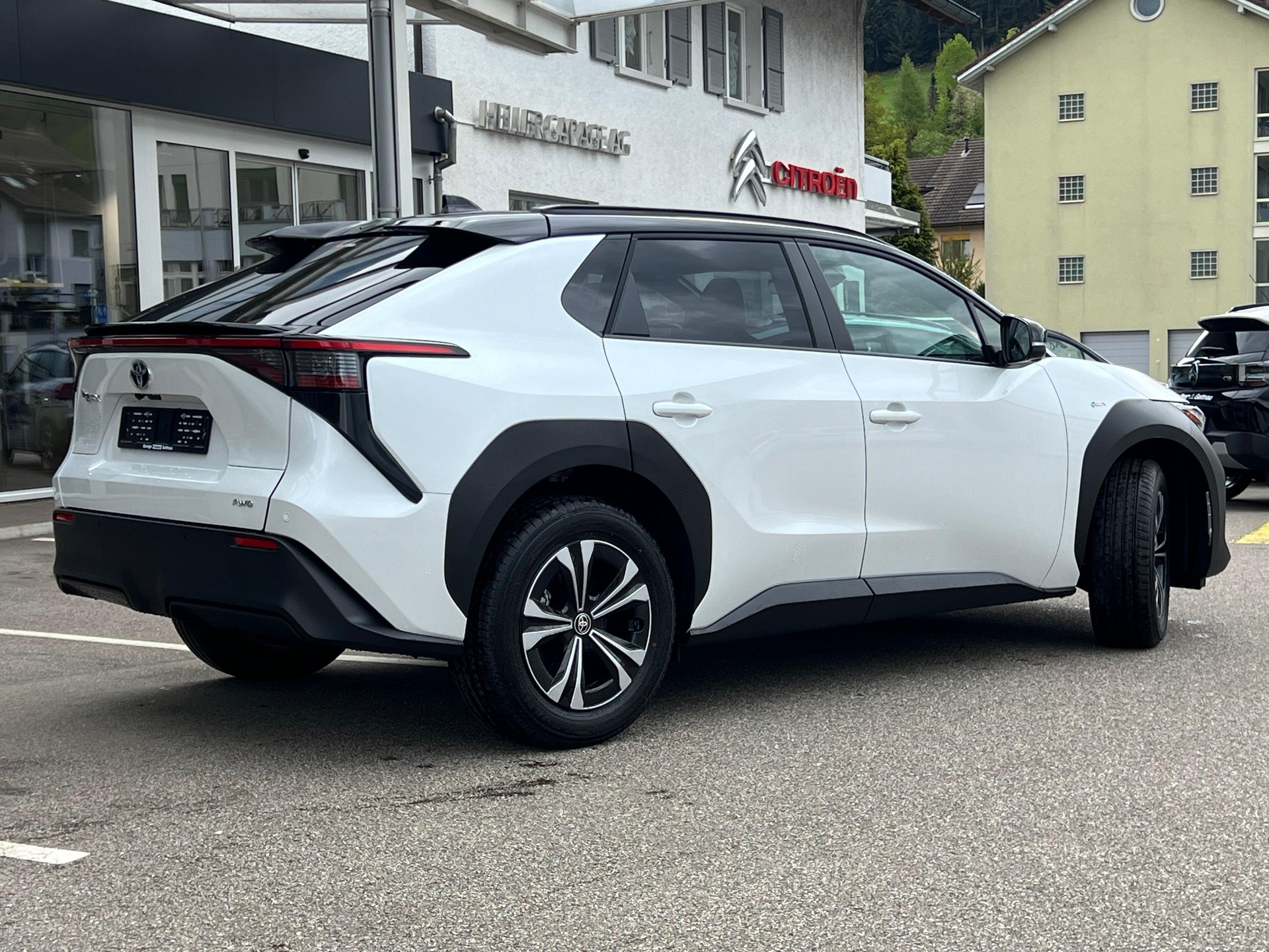 TOYOTA bZ4X Style AWD-showroom-element-2