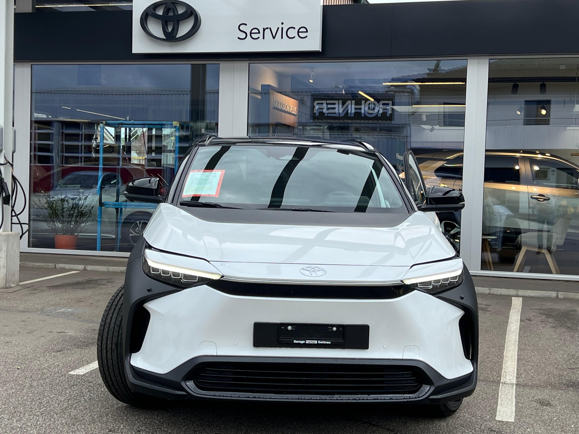 TOYOTA bZ4X Style AWD-showroom-element-3