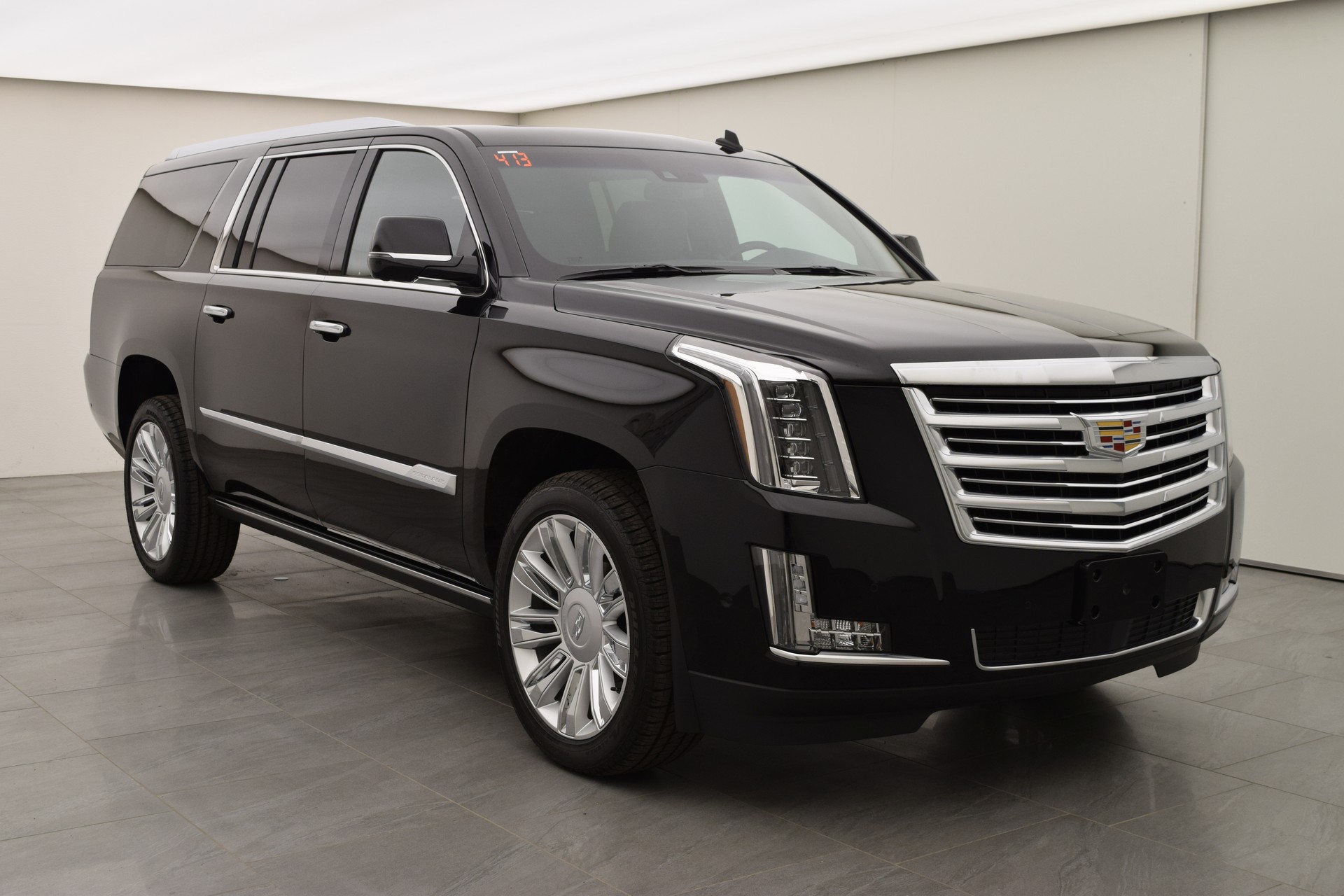 CADILLAC Escalade 6.2 ESV Platinum-showroom-element-3