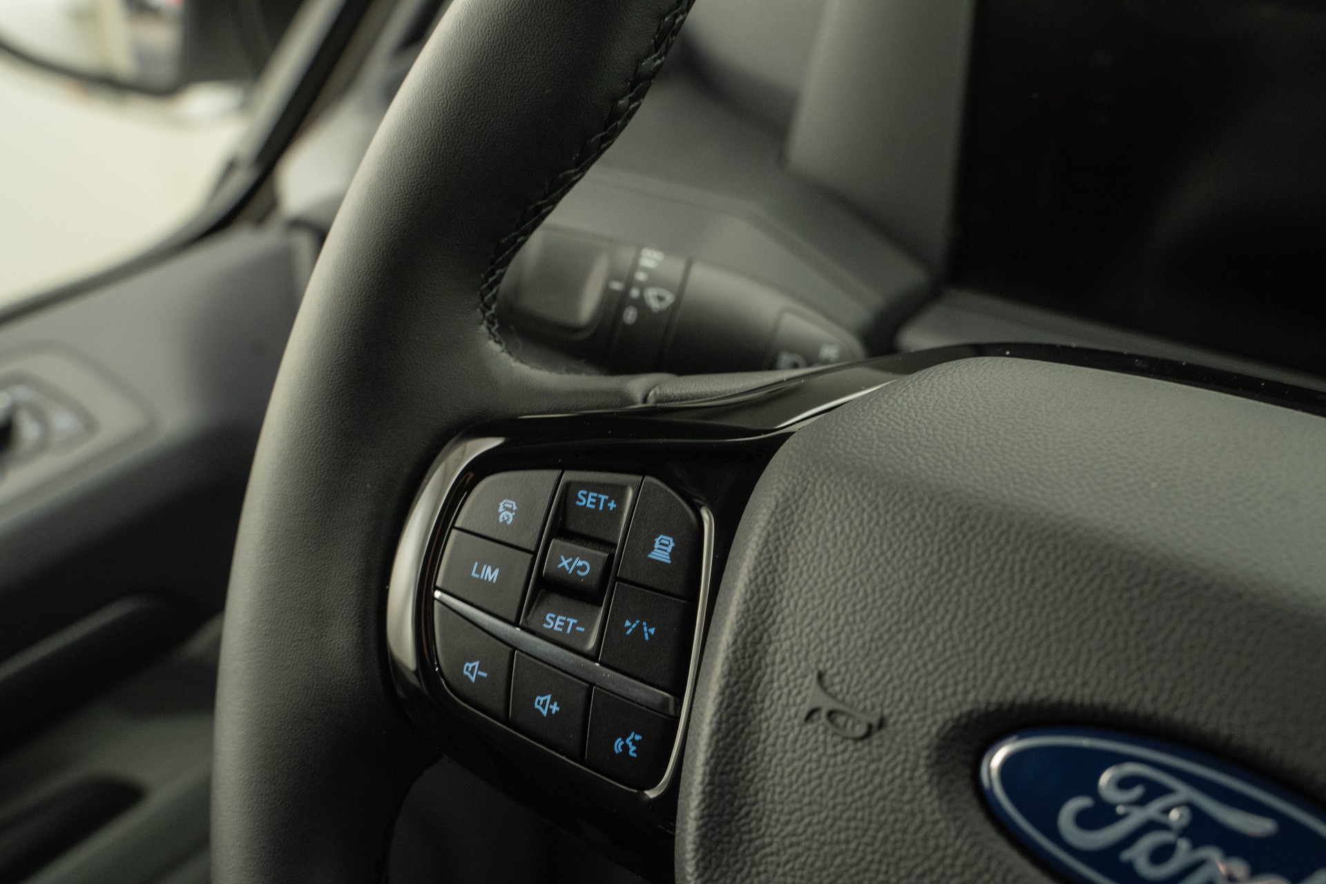 FORD E-Transit C Van 320 L1 Trend-image-10