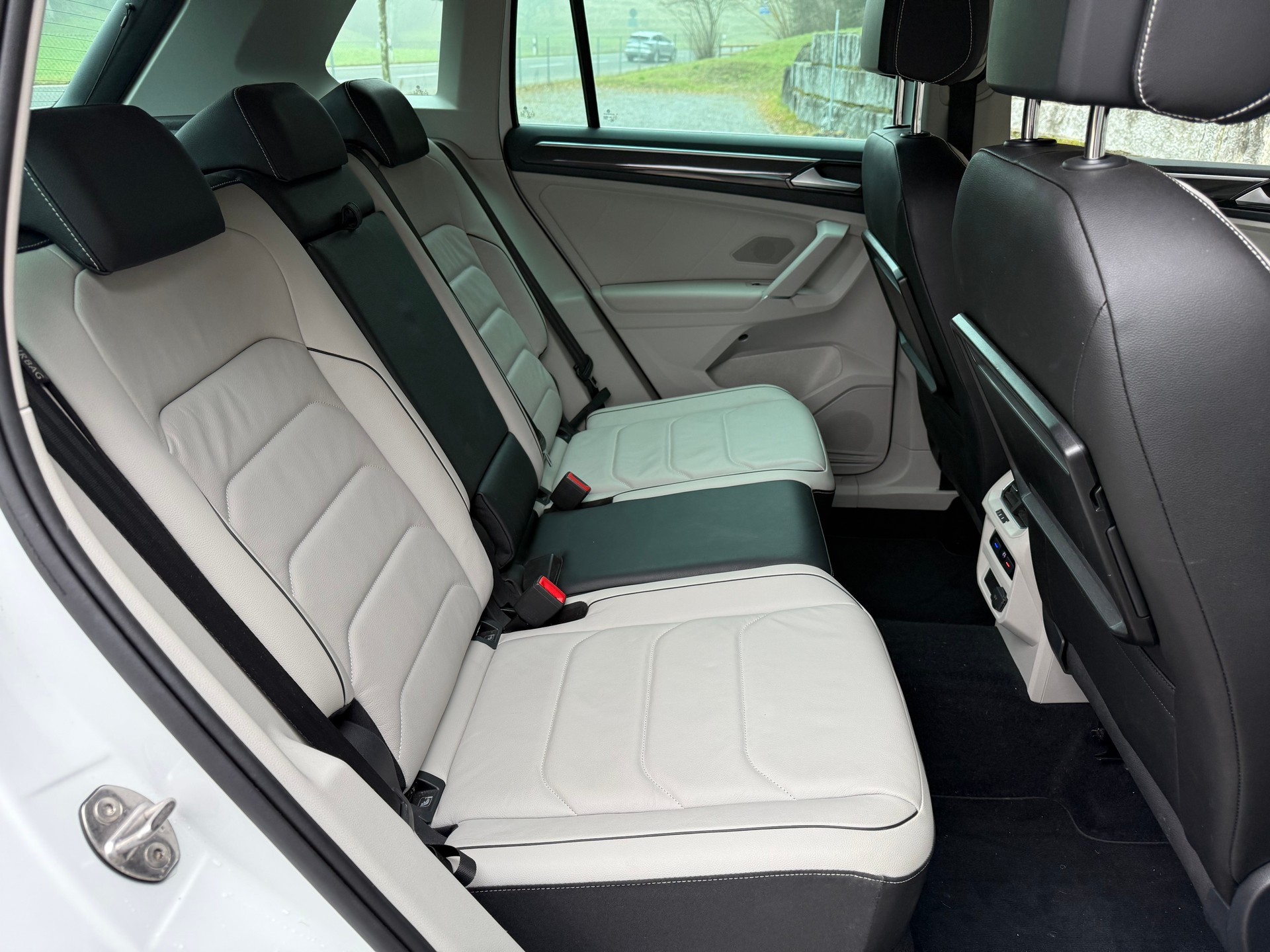 VW Tiguan 2.0 TDI SCR Highline 4Motion DSG-image-6