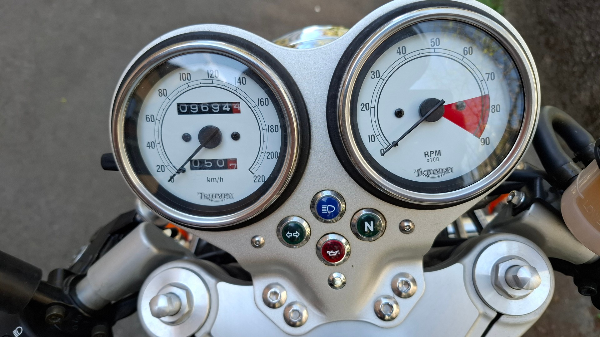 TRIUMPH Thruxton 900-image-7