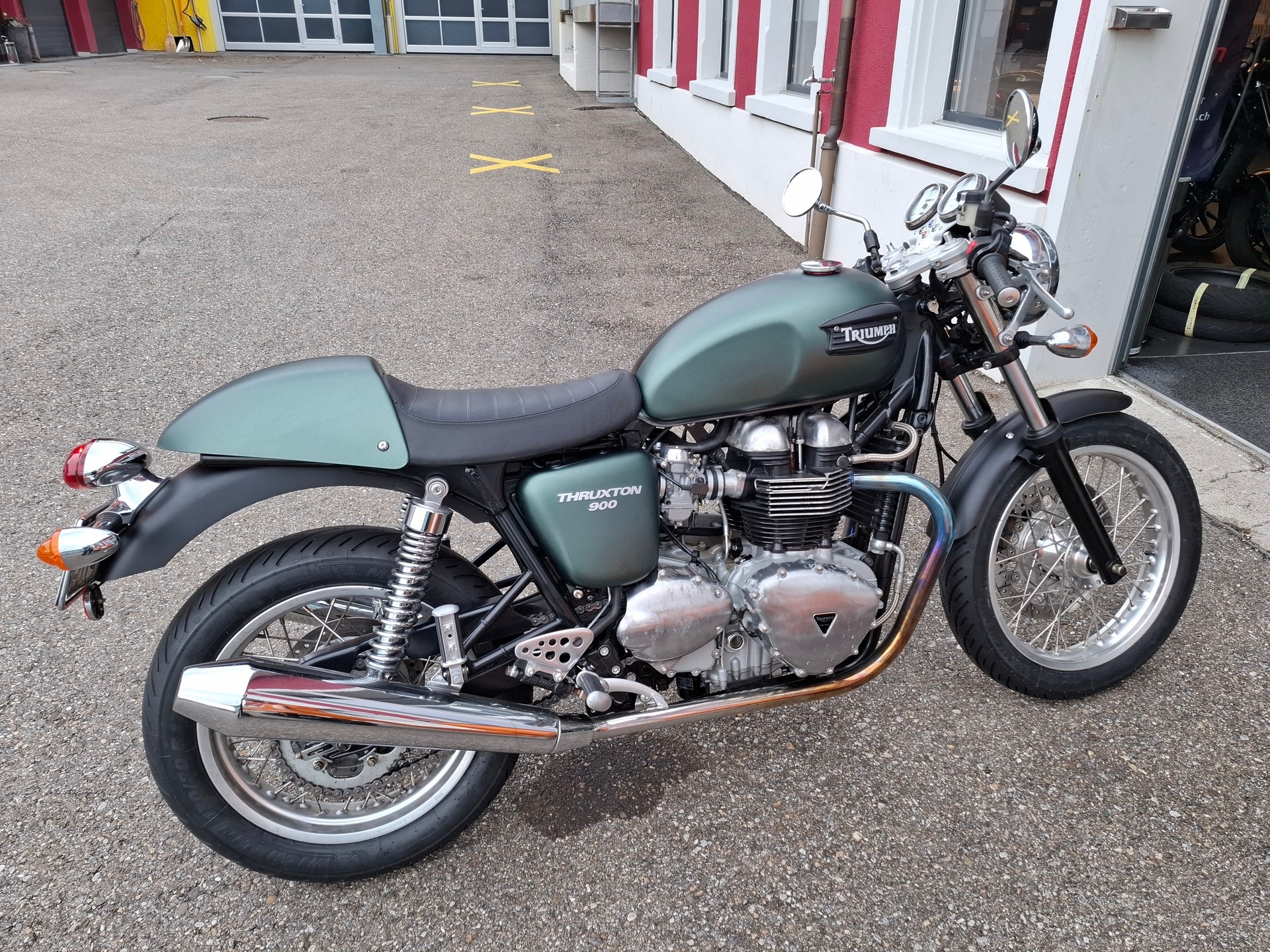 TRIUMPH Thruxton 900-image-1