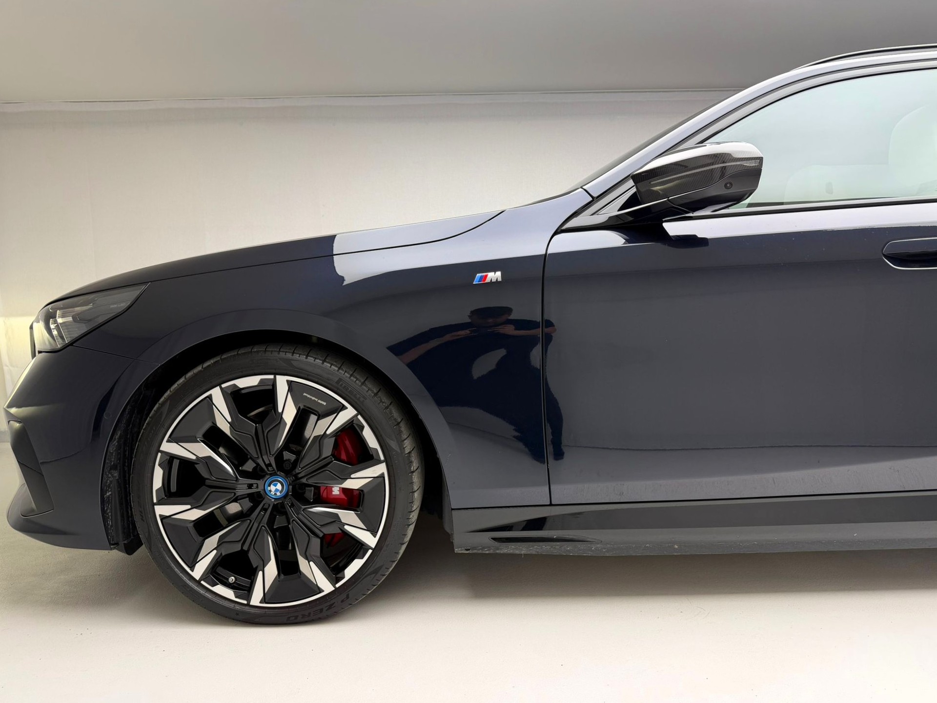BMW i5 M60 Touring M Sport Pro-image-9