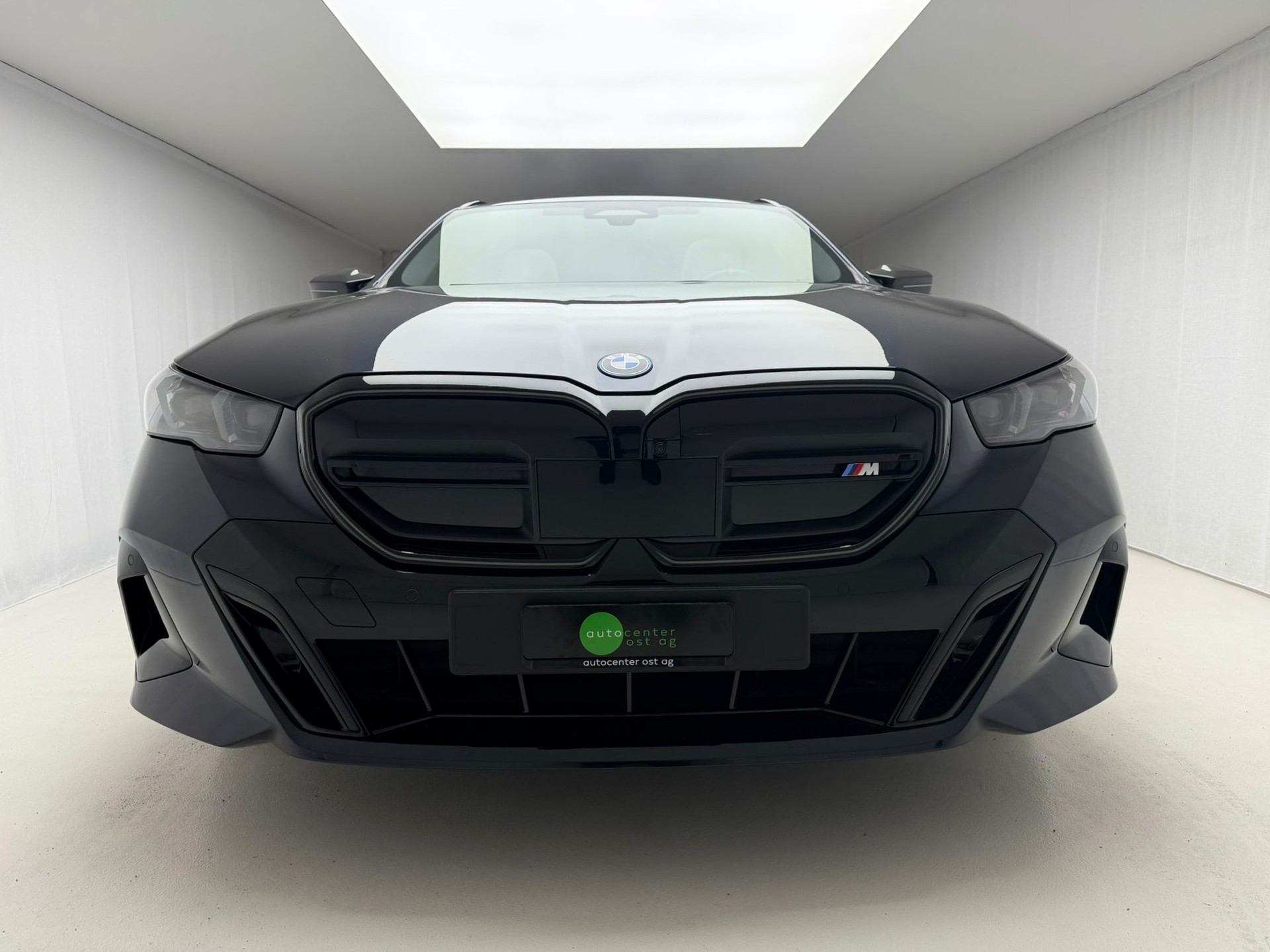 BMW i5 M60 Touring M Sport Pro-image-5