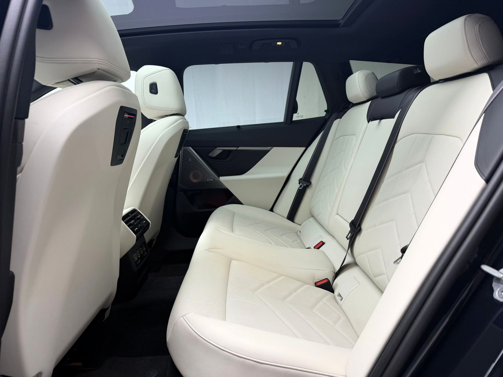 BMW i5 M60 Touring M Sport Pro-image-15