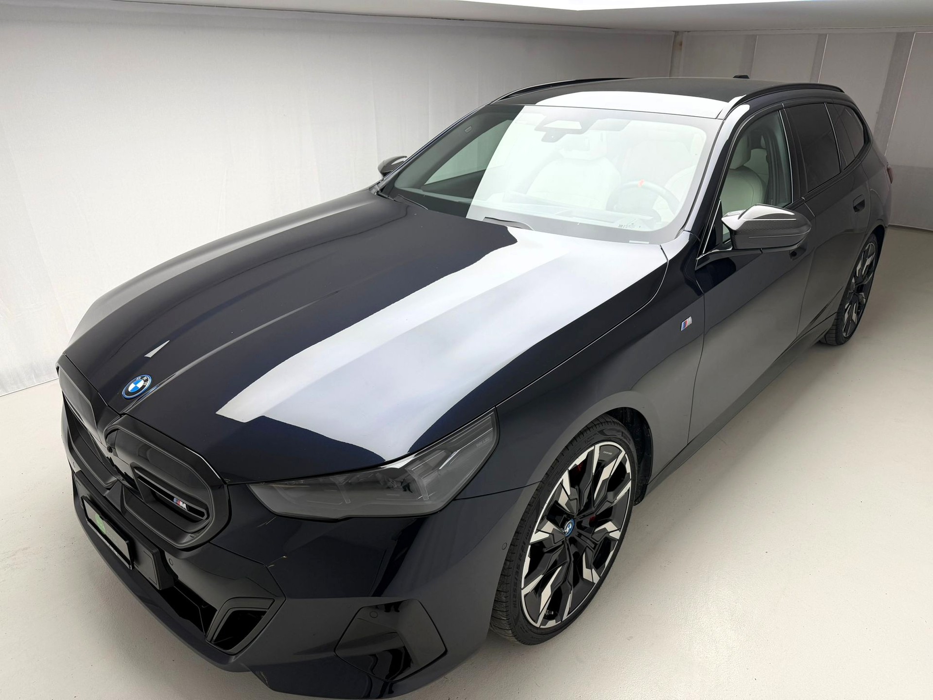 BMW i5 M60 Touring M Sport Pro-image-6