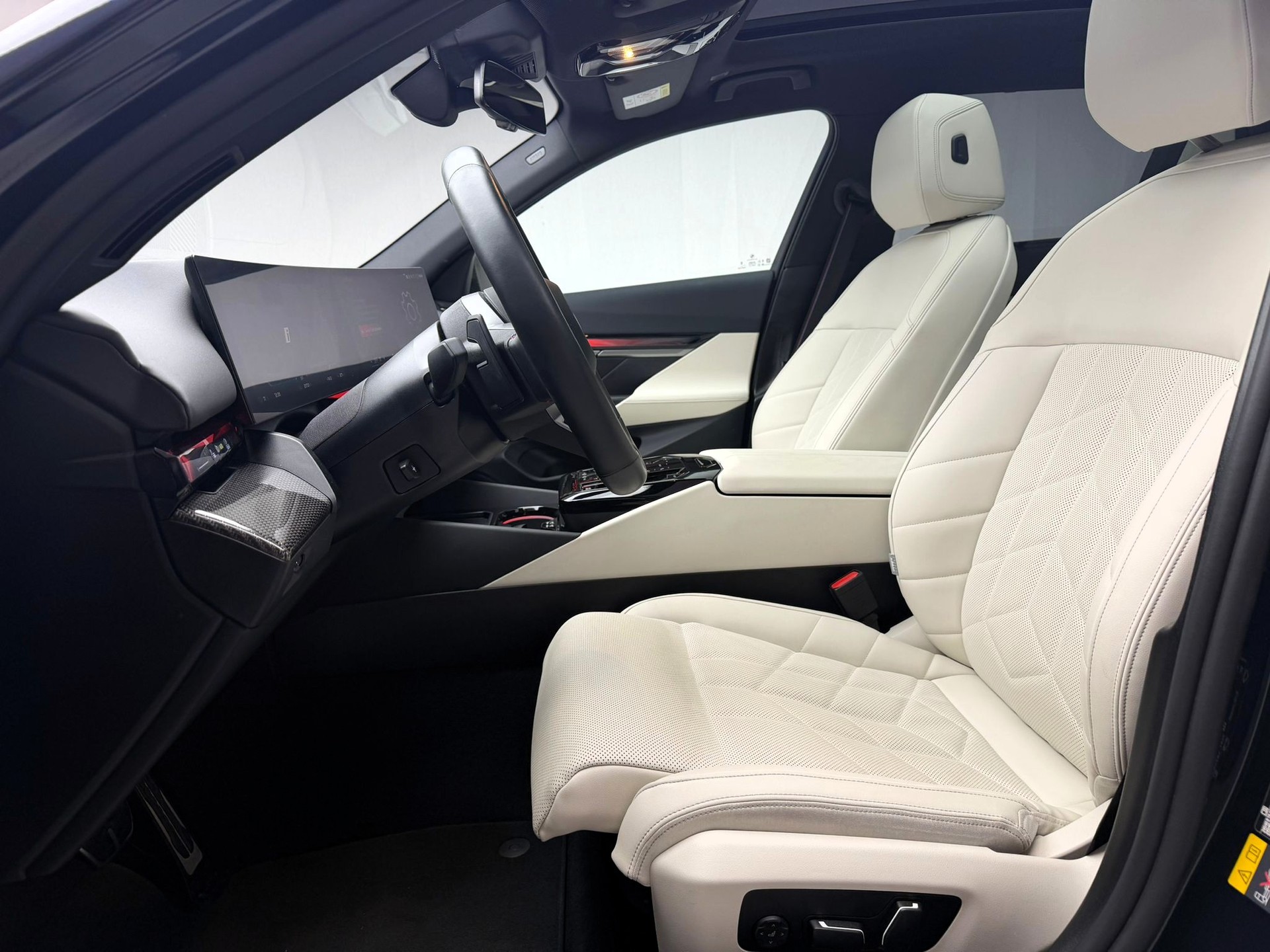 BMW i5 M60 Touring M Sport Pro-image-14
