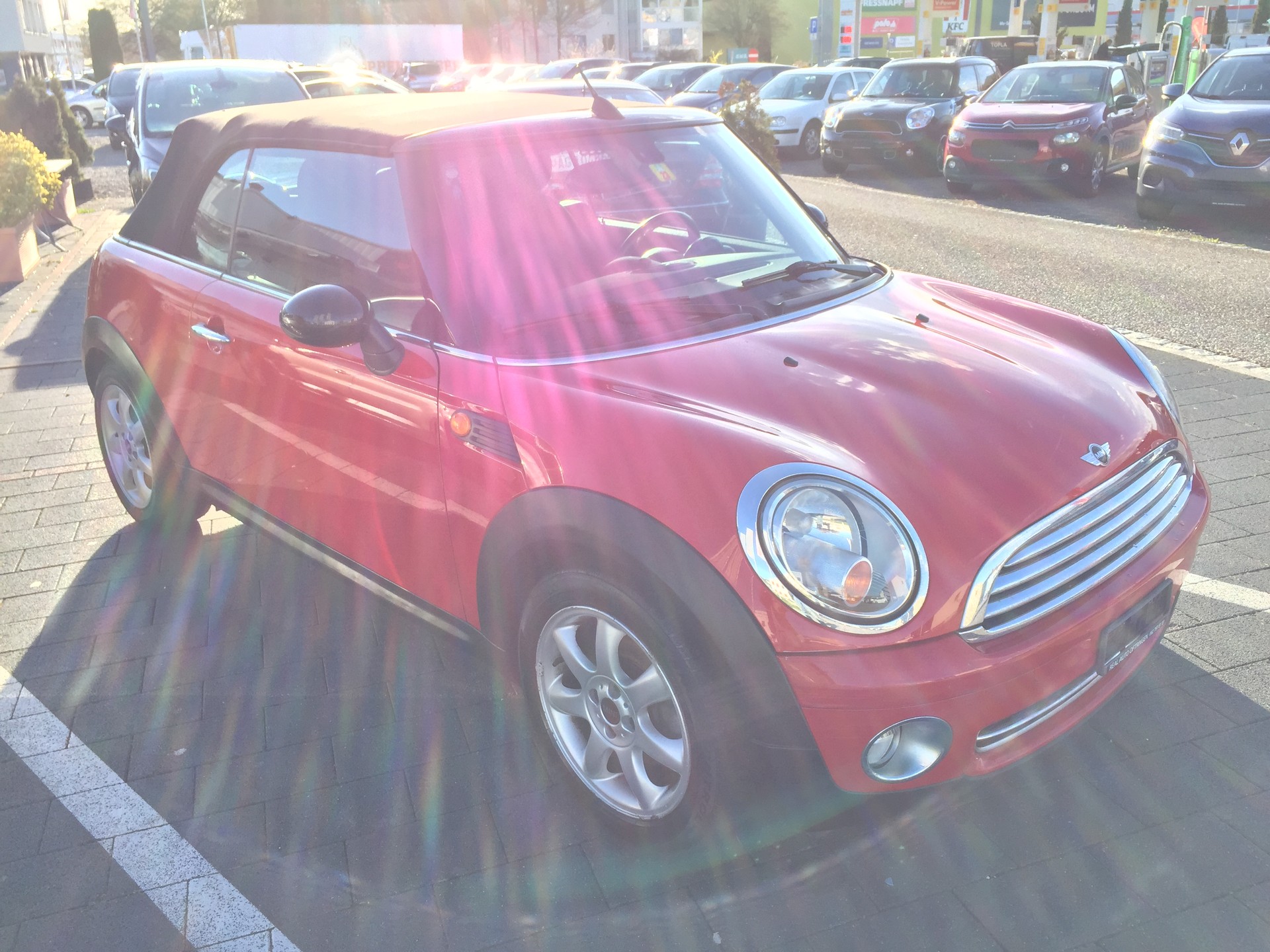 MINI Cooper Cabriolet-image-1