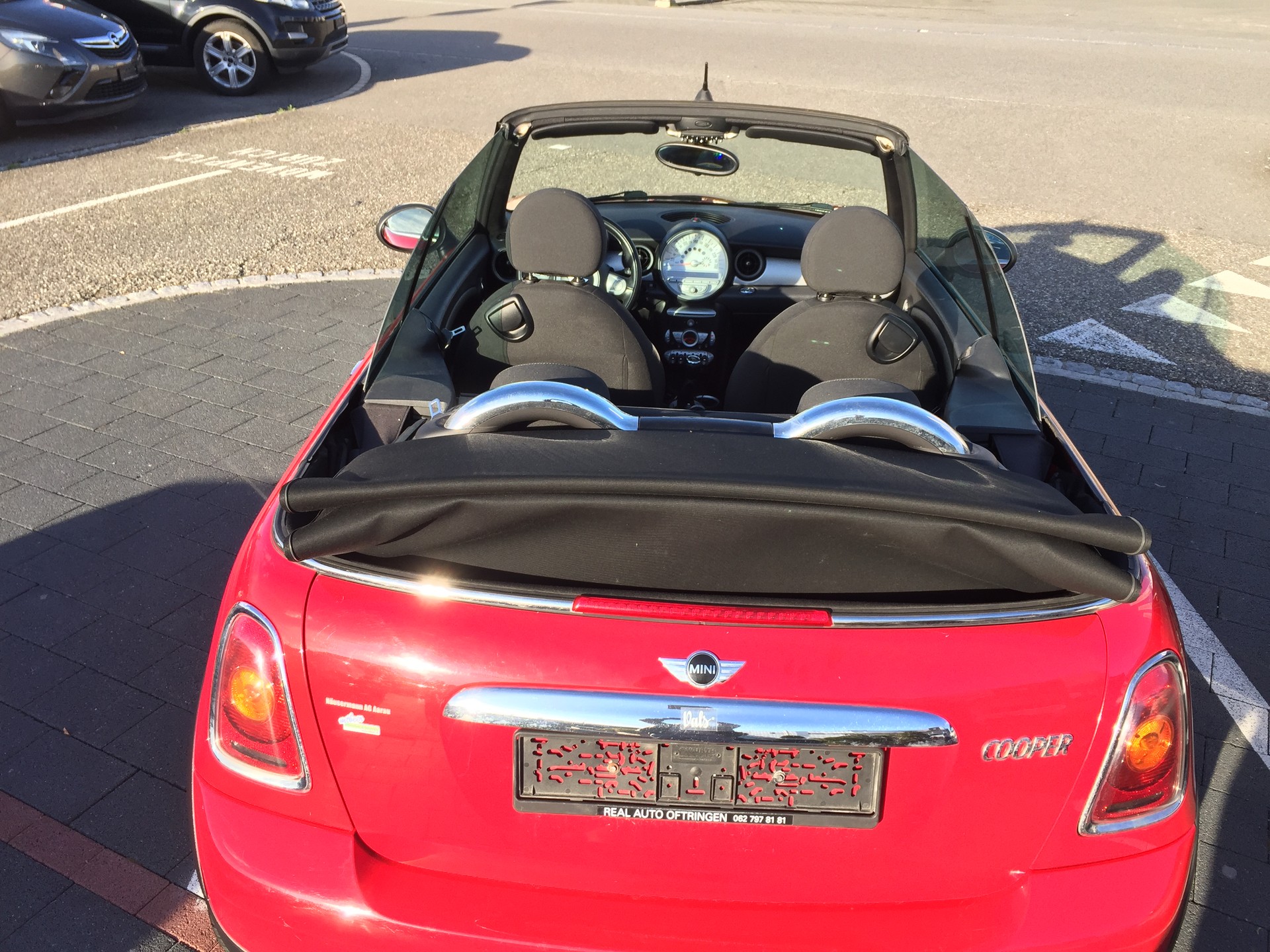 MINI Cooper Cabriolet-image-6