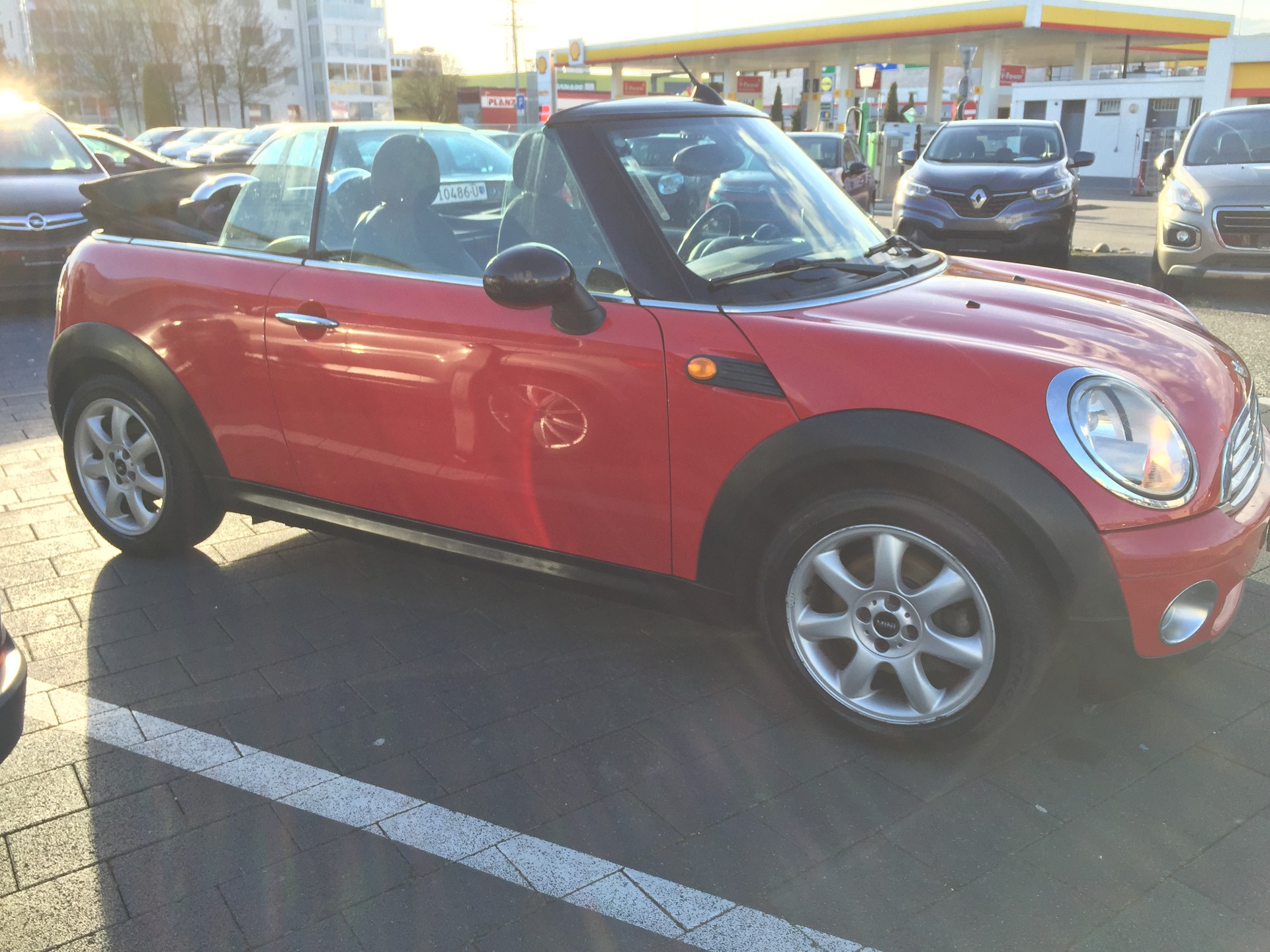 MINI Cooper Cabriolet-image-14