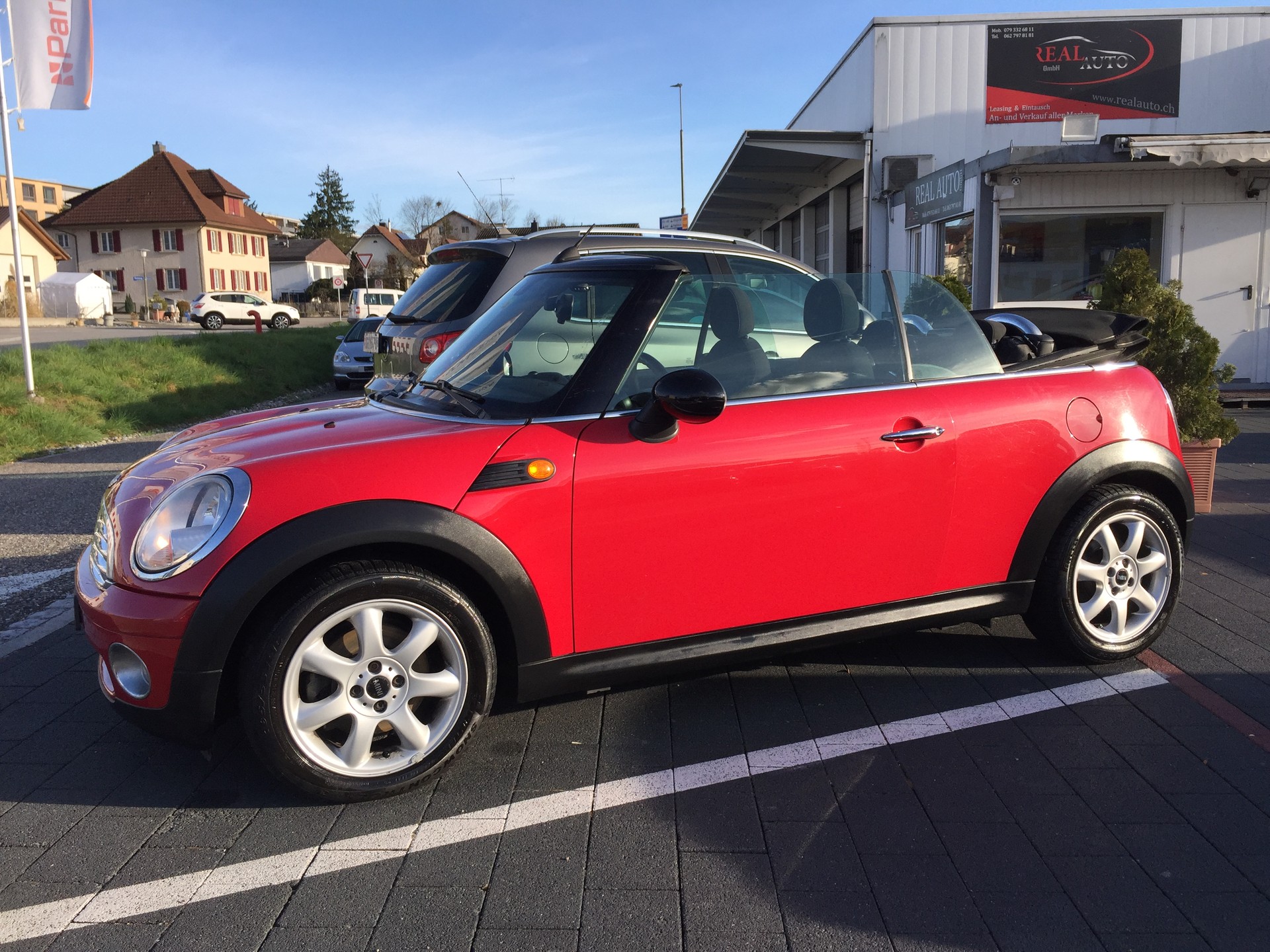 MINI Cooper Cabriolet-image-13