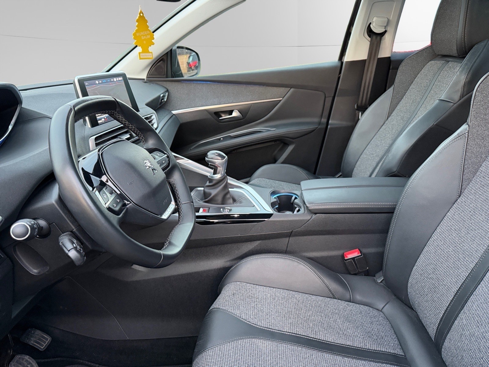 PEUGEOT 3008 1.2 PureTech Active-image-8