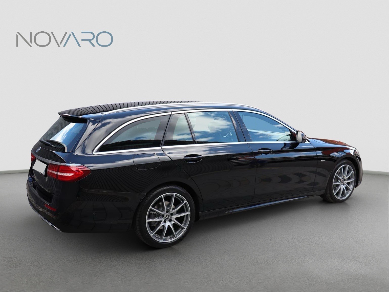 MERCEDES-BENZ E 220 d AMG Line 4Matic 9G-Tronic-showroom-element-3