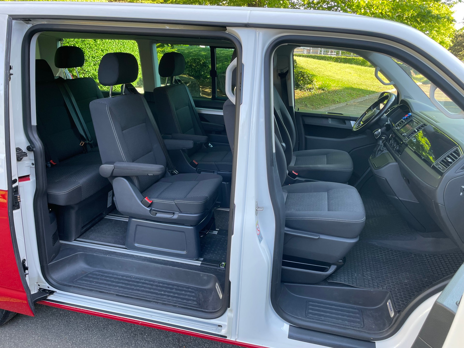 VW T6 Multivan 2.0 TDI Liberty Edition DSG-image-9