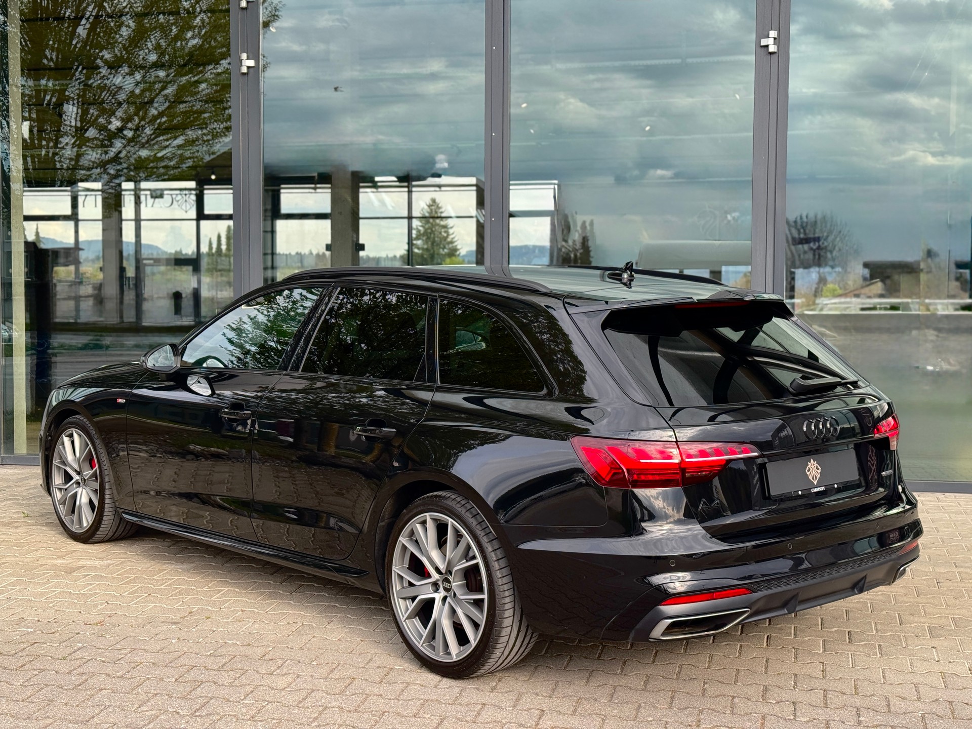 AUDI A4 Avant 40 TDI S line quattro S-tronic *RESERVIERT*-showroom-element-3