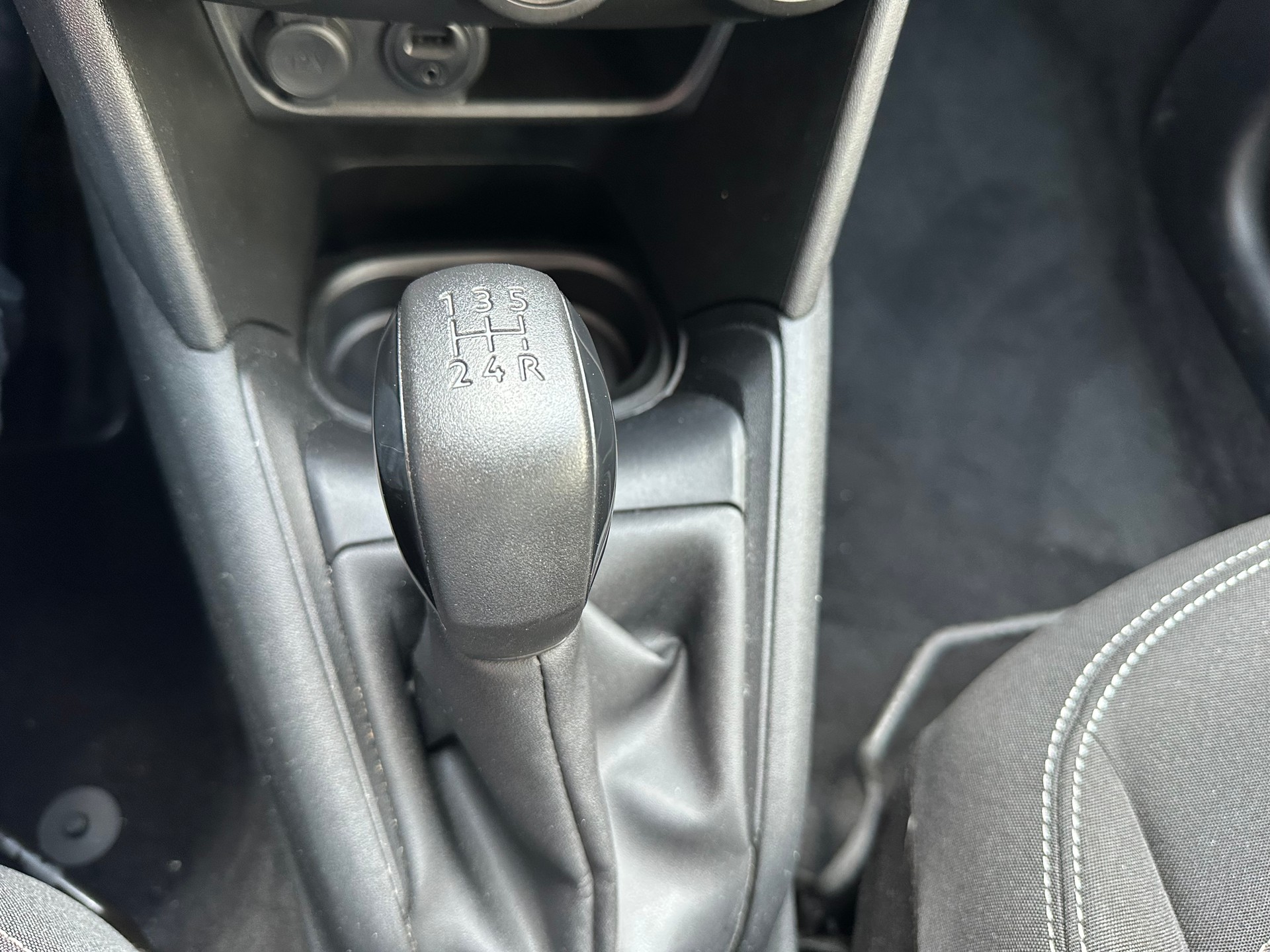PEUGEOT 208 1.2 PureTech Access-image-8