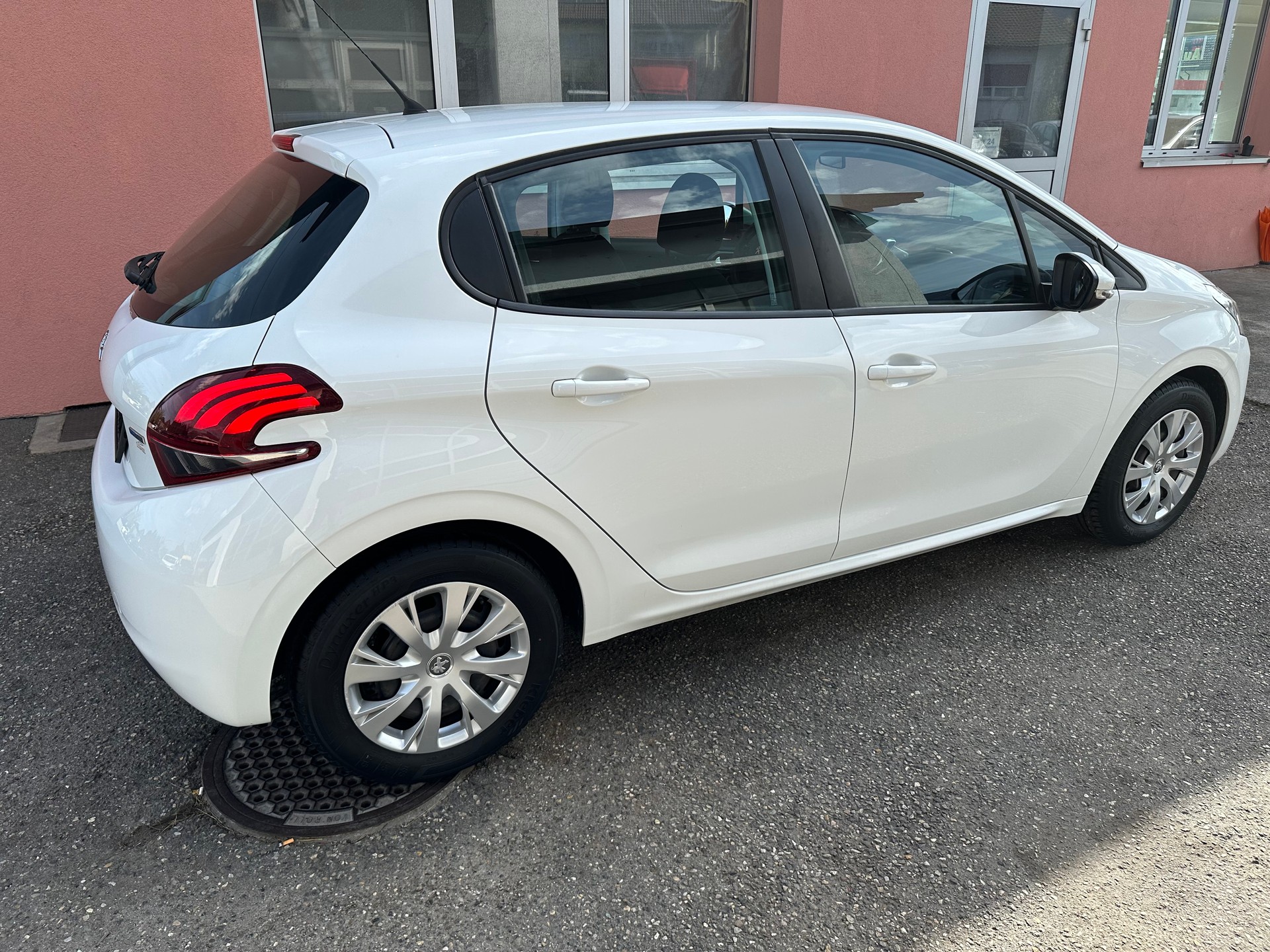 PEUGEOT 208 1.2 PureTech Access-image-1
