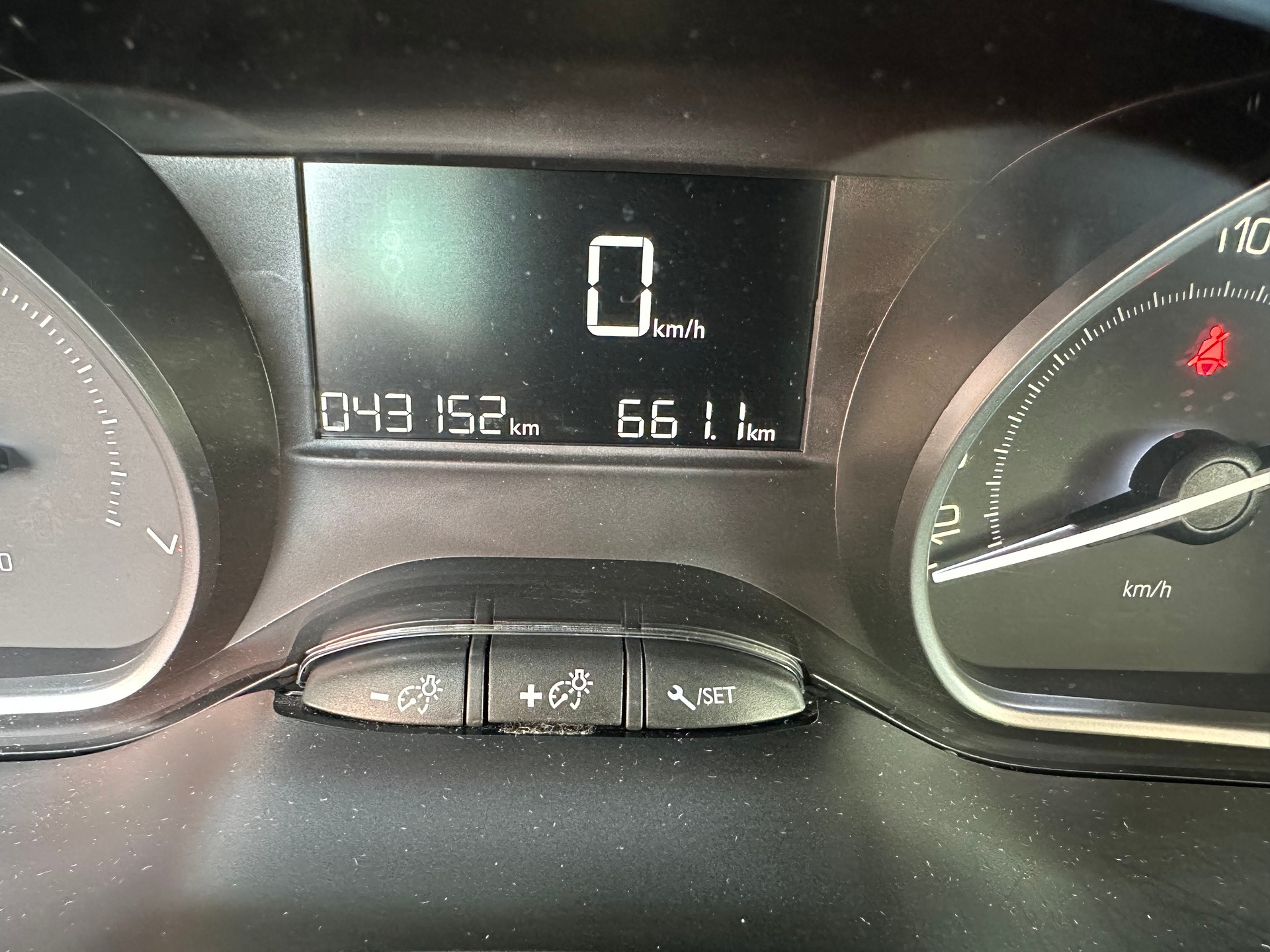 PEUGEOT 208 1.2 PureTech Access-image-5