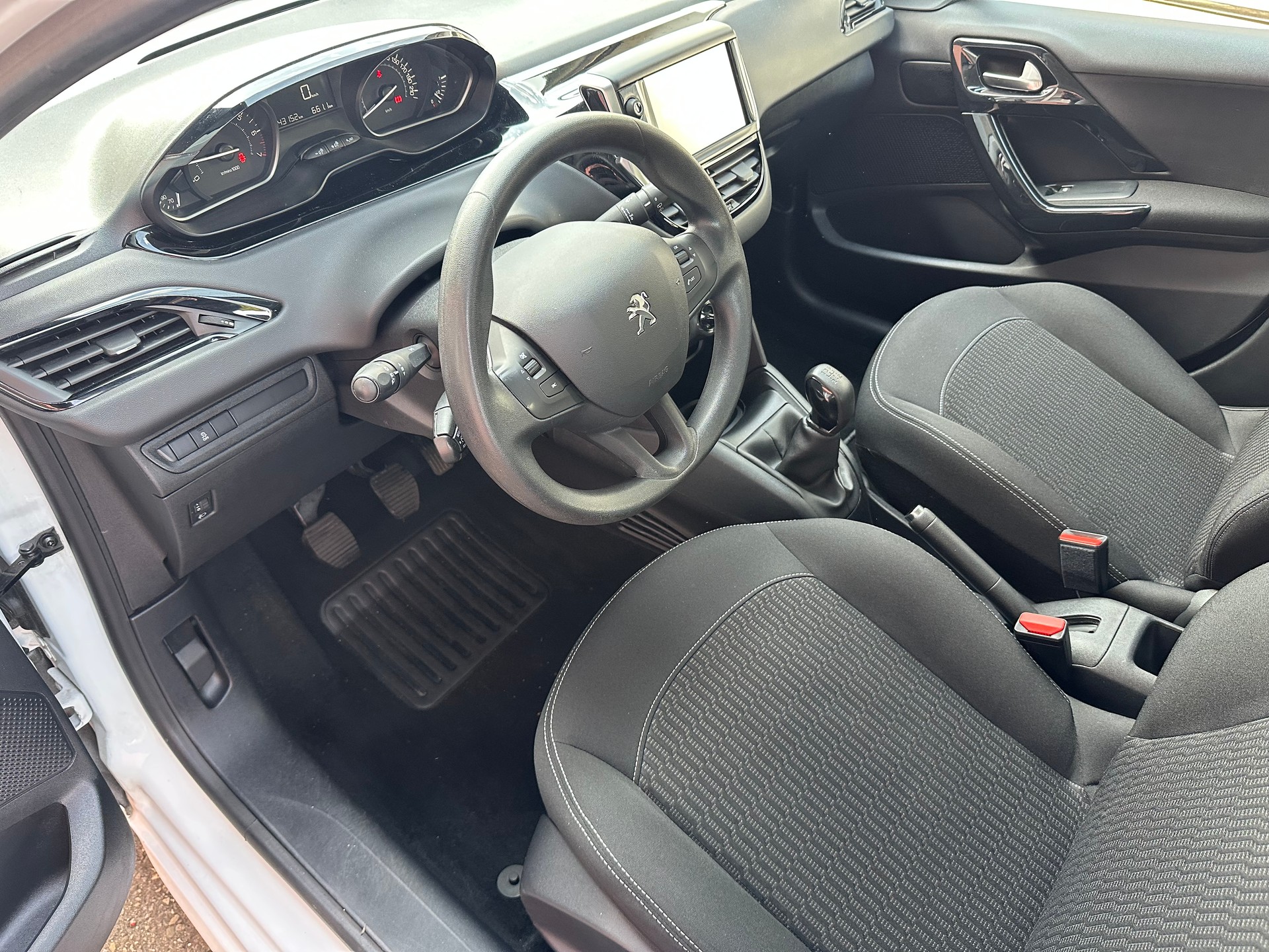 PEUGEOT 208 1.2 PureTech Access-image-10