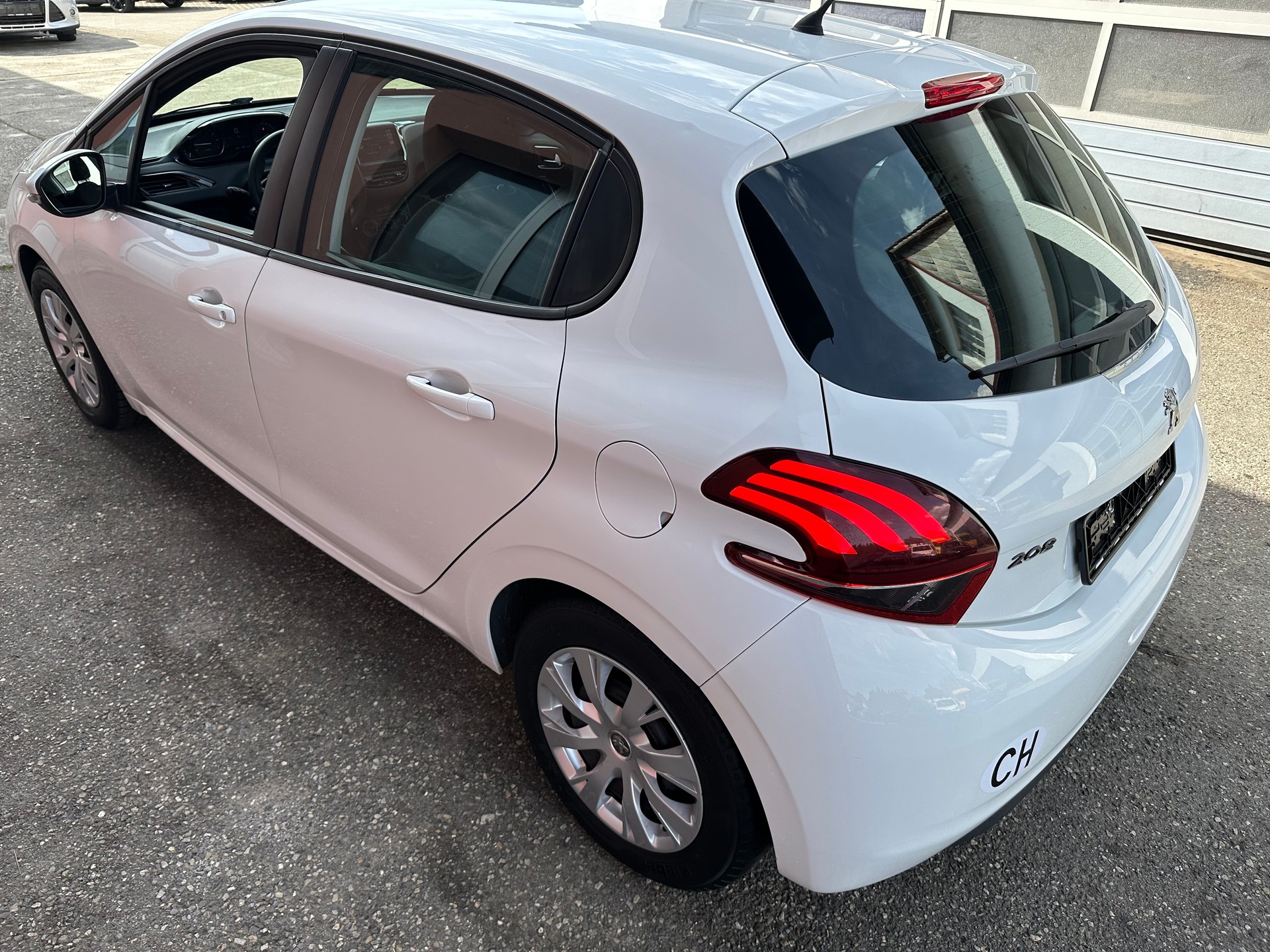 PEUGEOT 208 1.2 PureTech Access-image-4