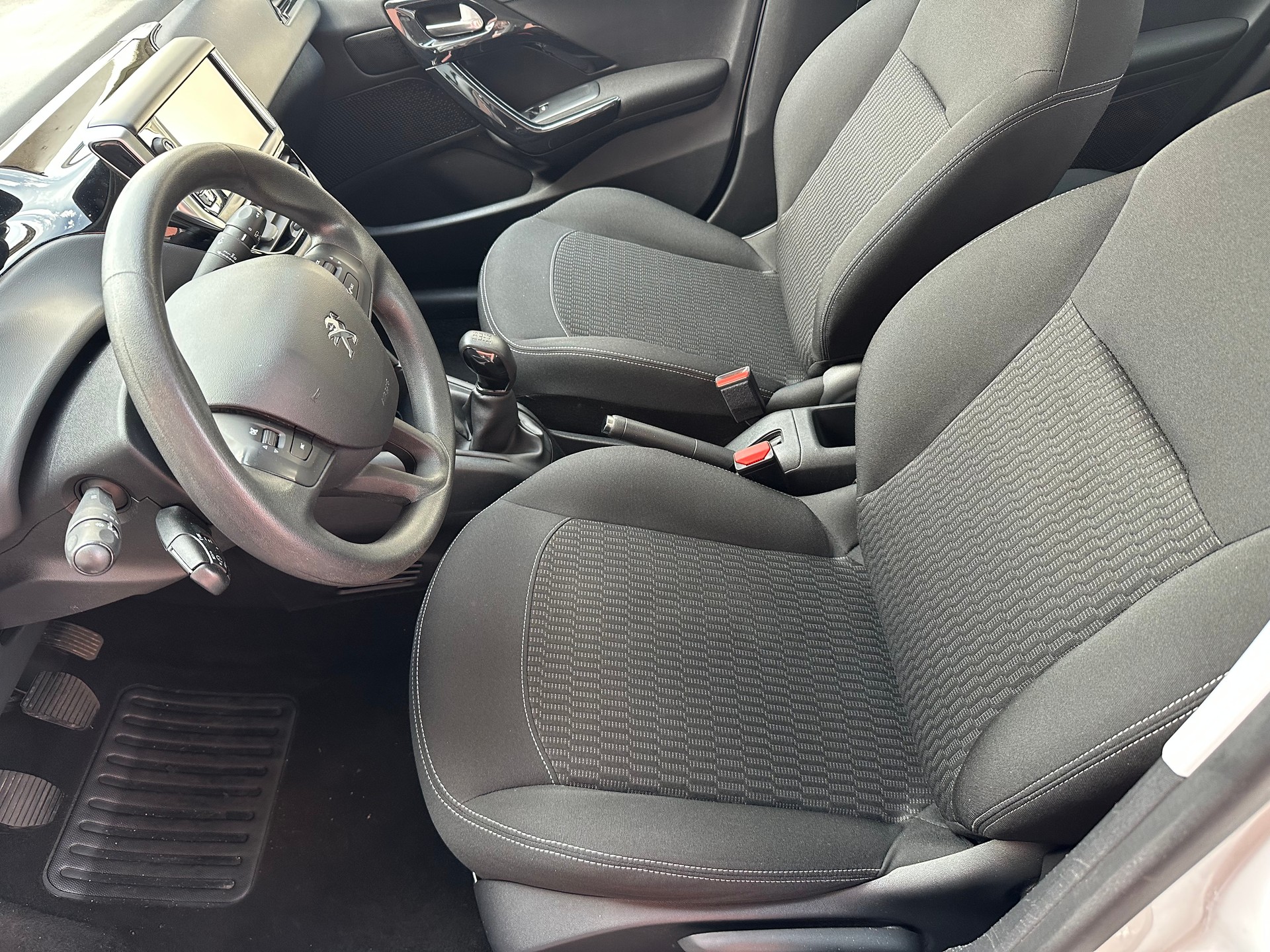 PEUGEOT 208 1.2 PureTech Access-image-9