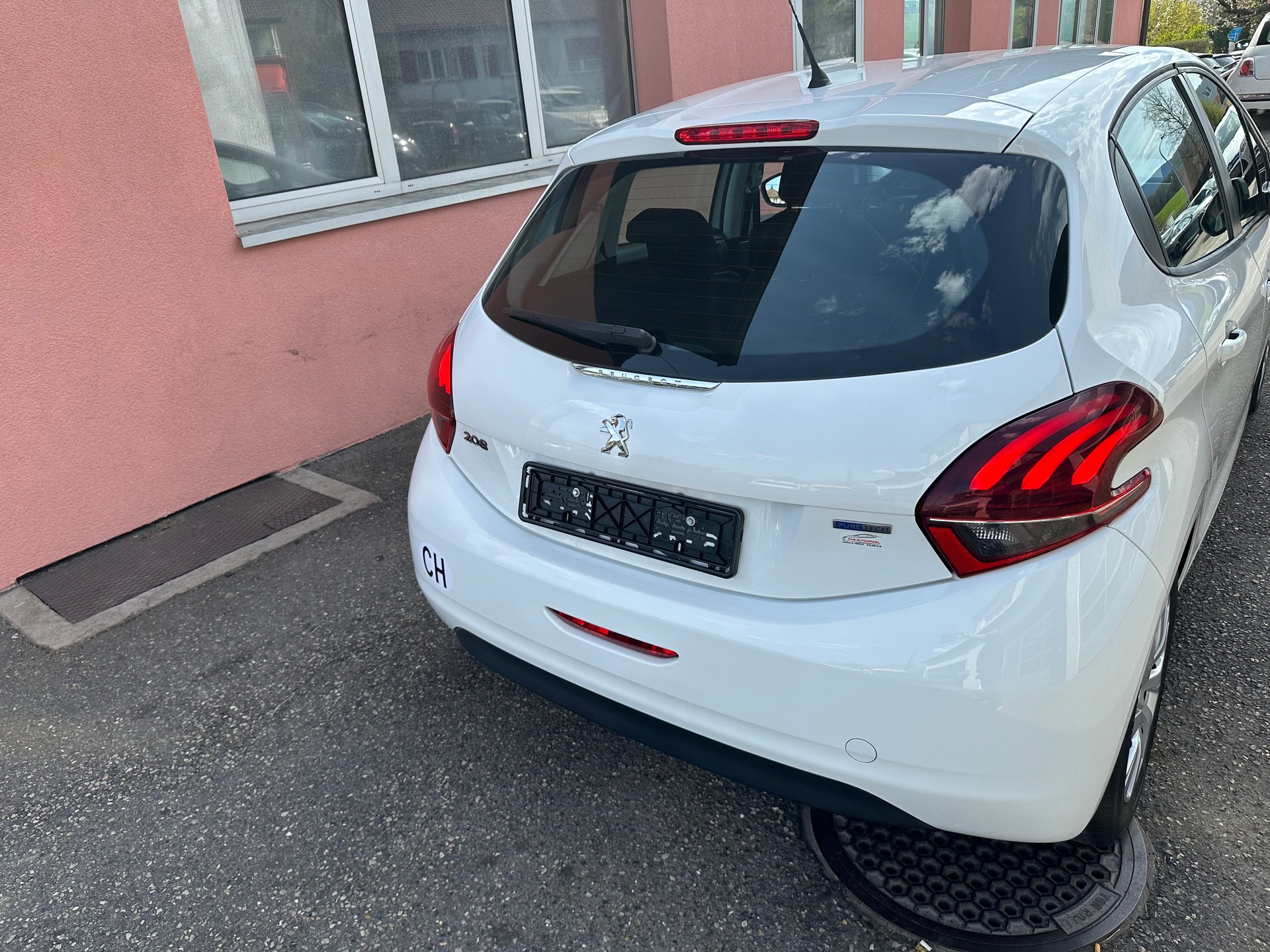 PEUGEOT 208 1.2 PureTech Access-image-3
