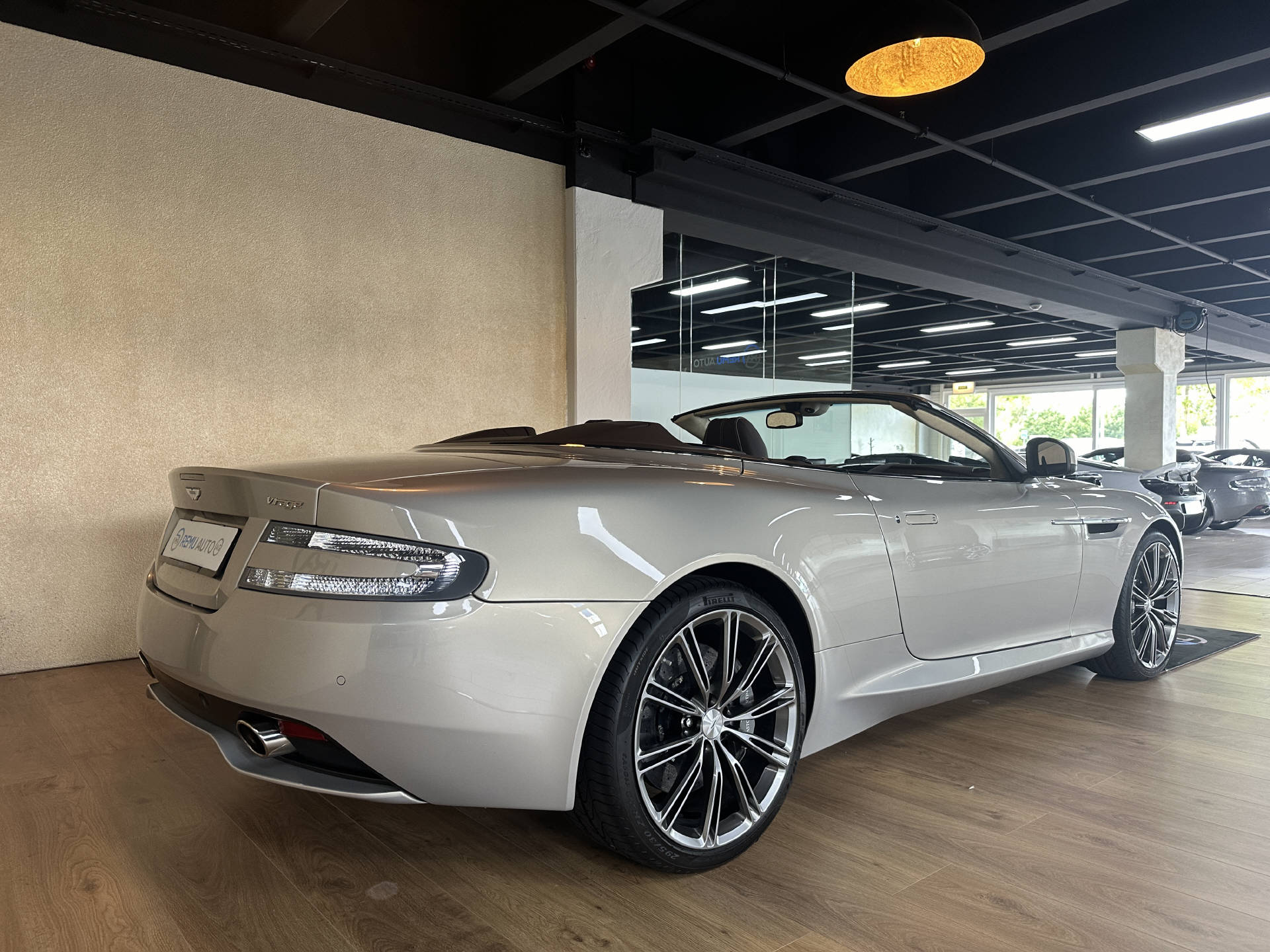 ASTON MARTIN Virage Volante V12 5.9-48 Touchtronic2-image-4