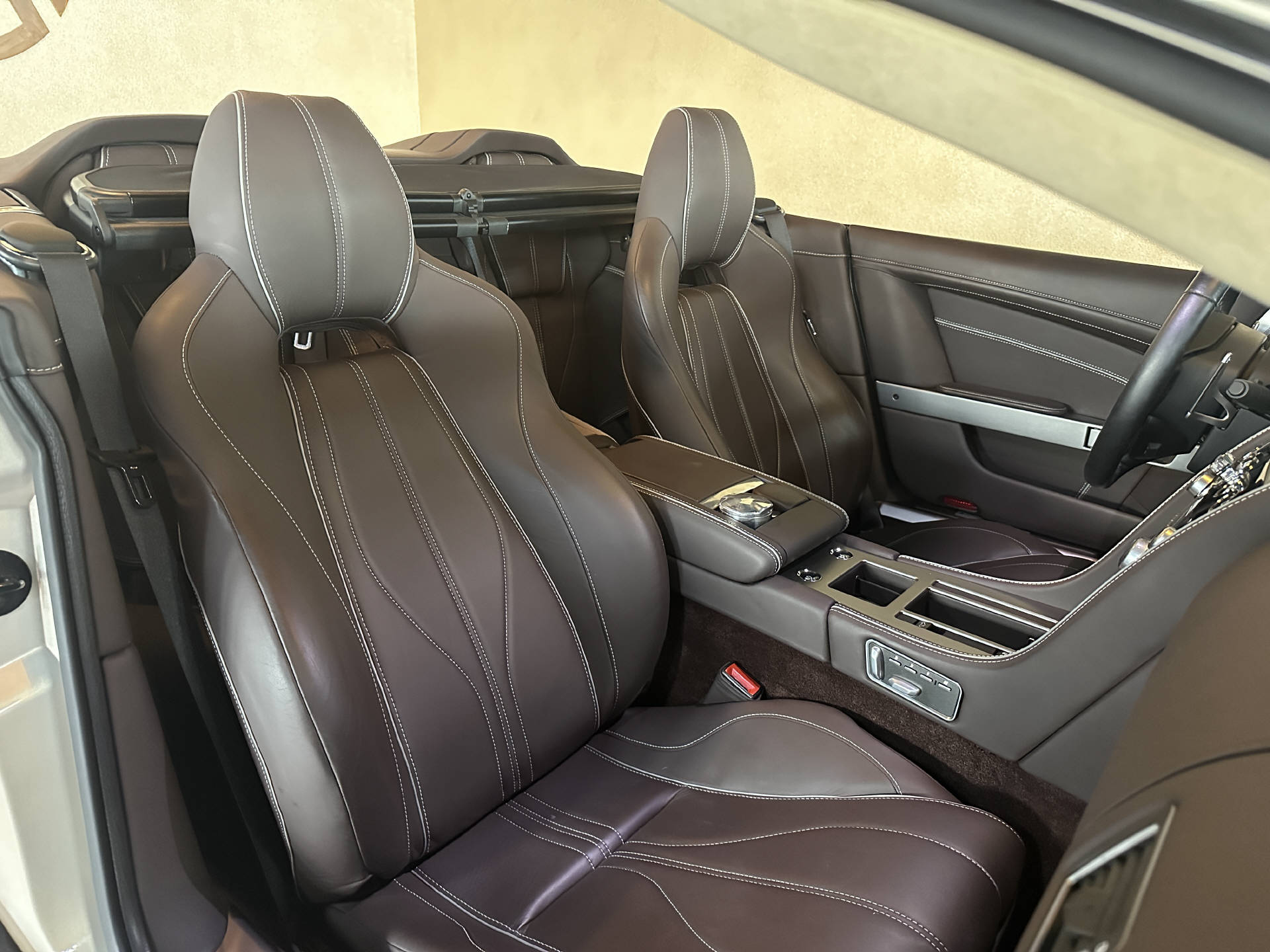 ASTON MARTIN Virage Volante V12 5.9-48 Touchtronic2-image-12