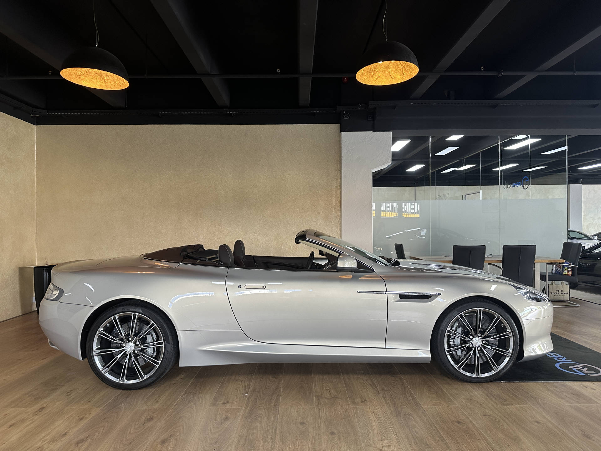 ASTON MARTIN Virage Volante V12 5.9-48 Touchtronic2-showroom-element-3