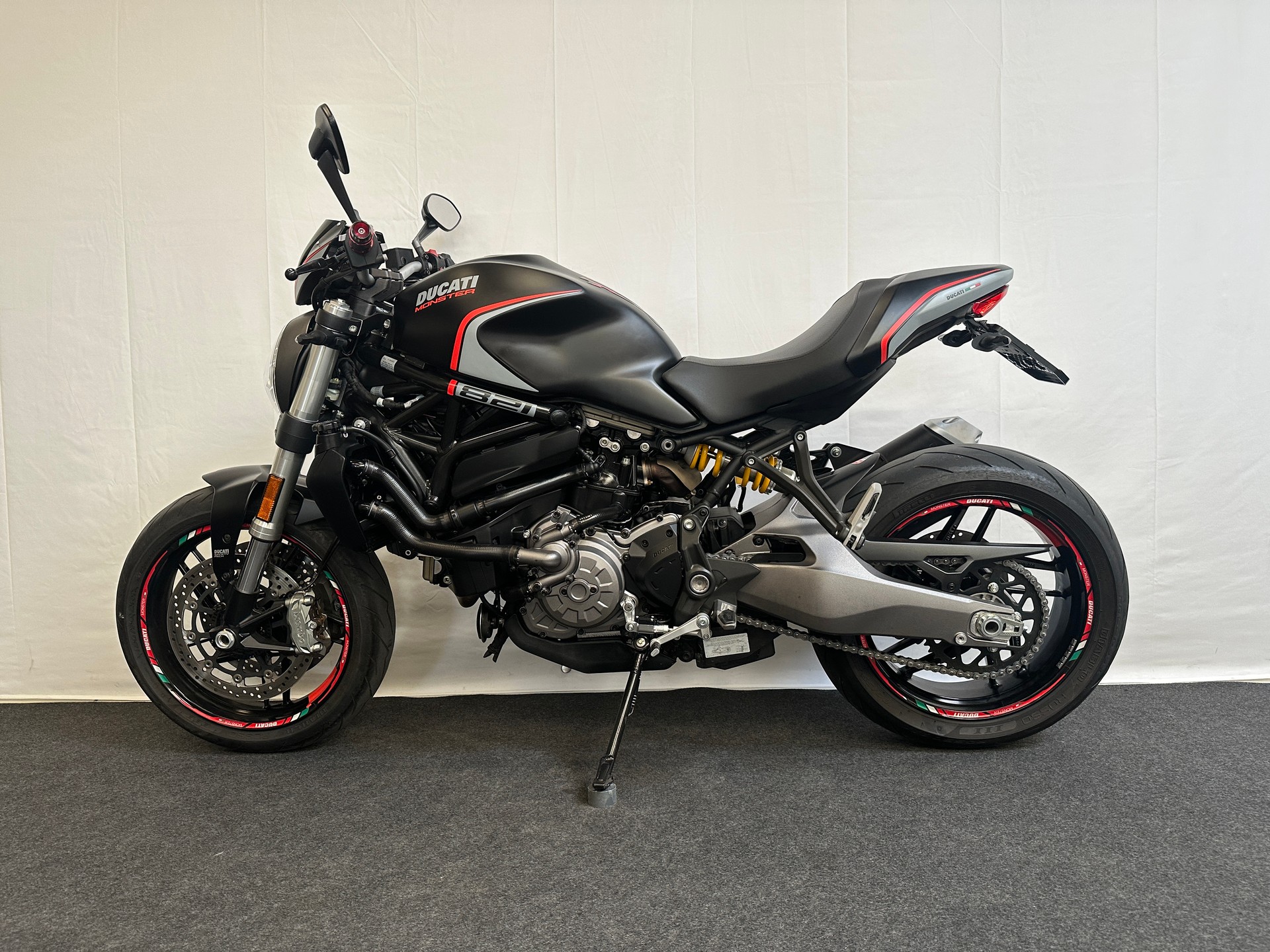 DUCATI Monster 821 Stealth-image-4