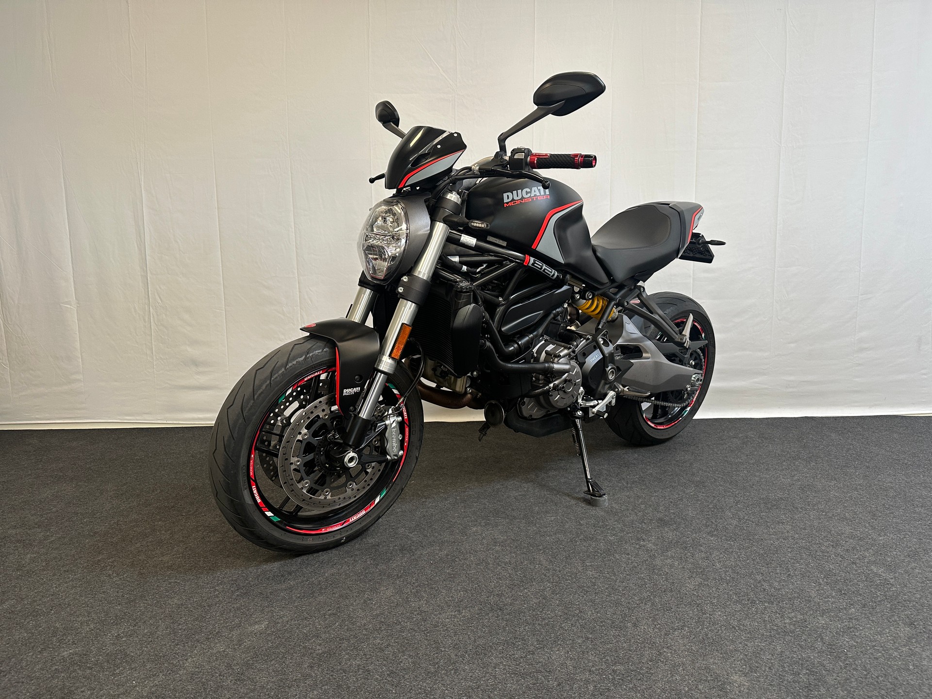 DUCATI Monster 821 Stealth-image-3