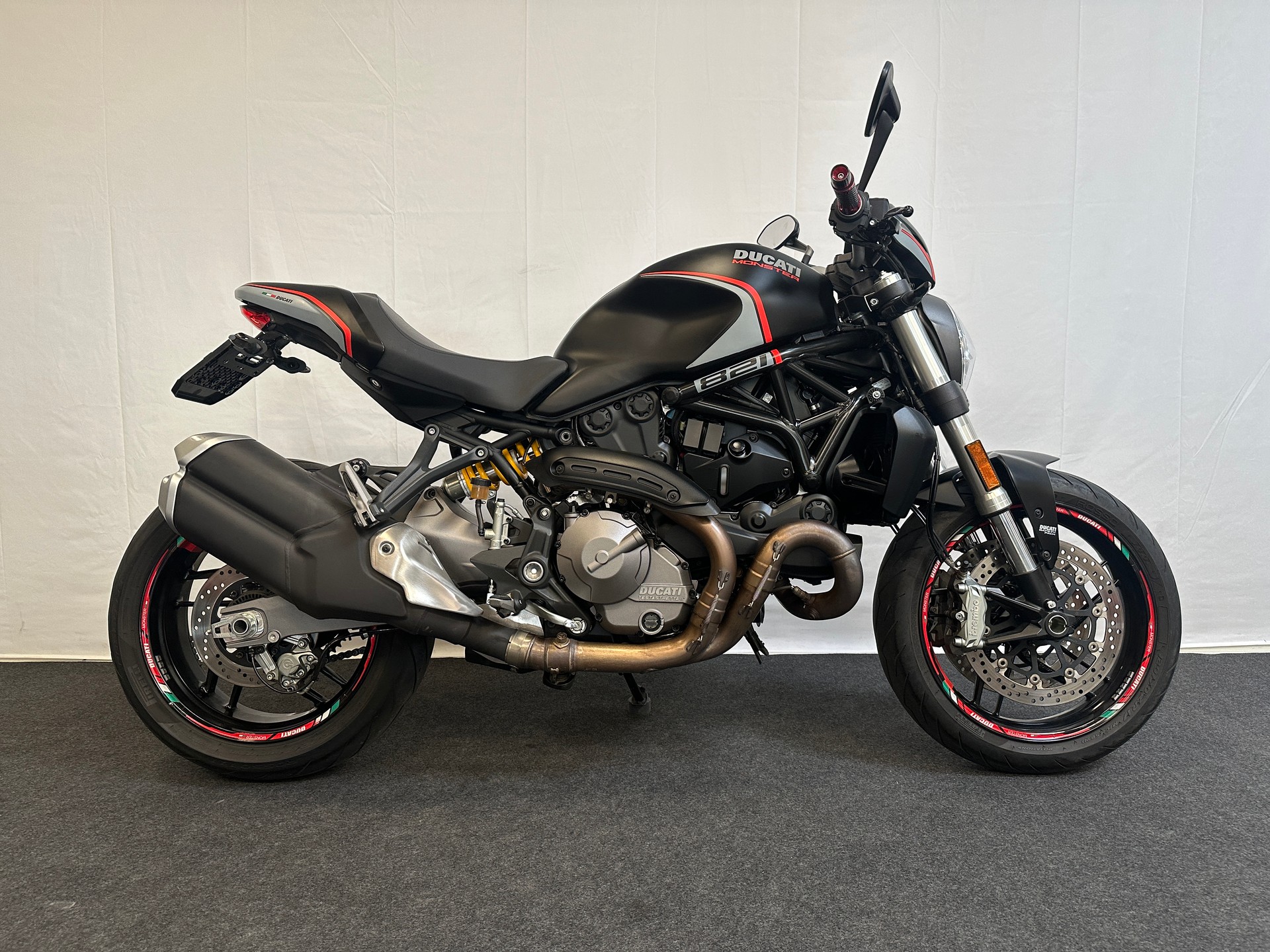 DUCATI Monster 821 Stealth-image-1