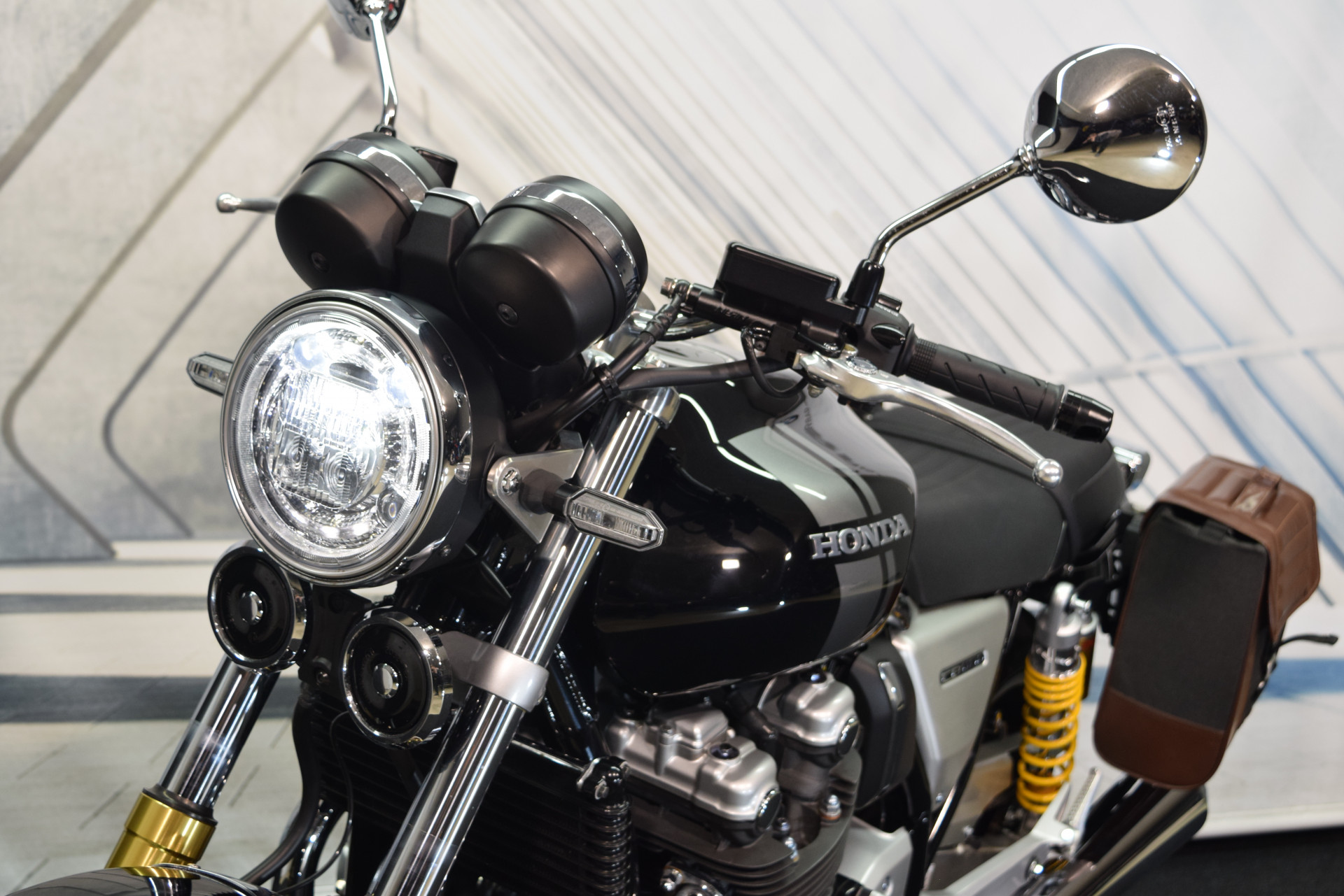 HONDA CB 1100 RS Inkl. Seitentaschen & Lenkerendspiegel-image-9
