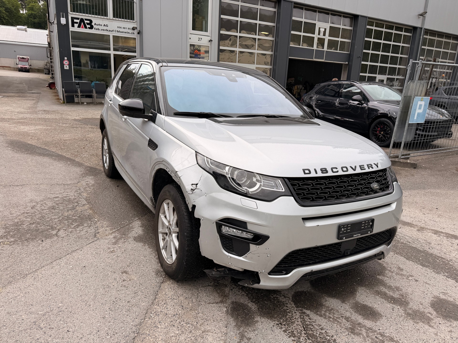 LAND ROVER Discovery Sport 2.0 TD4 HSE Luxury AT9-showroom-element-1
