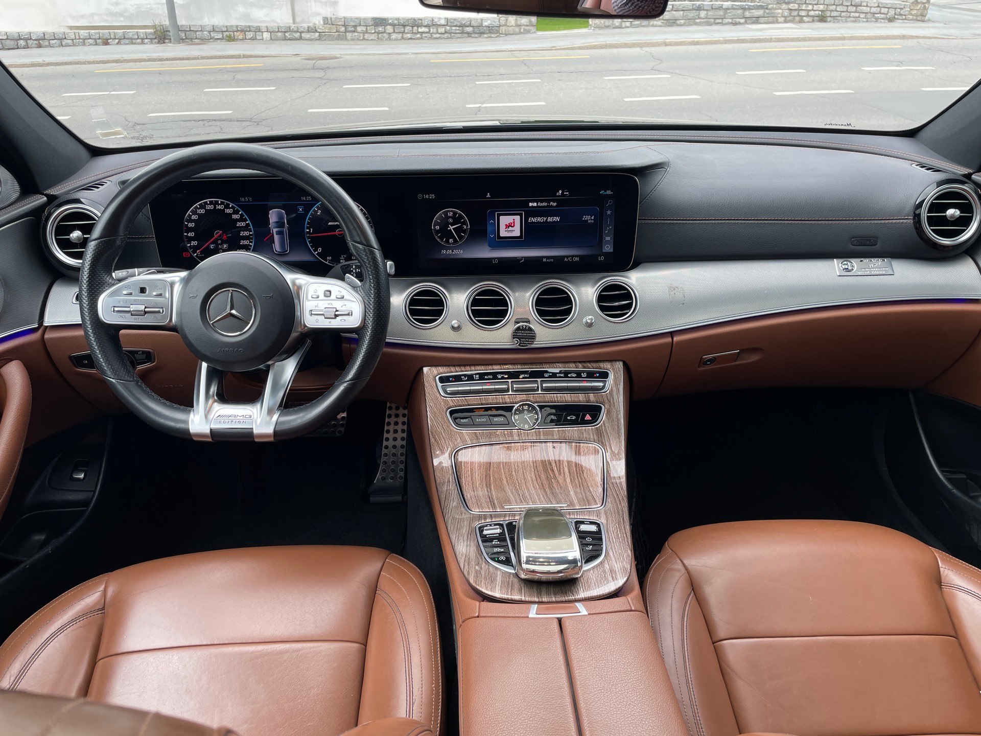 MERCEDES-BENZ E 220 d Swiss Star AMG Line 4Matic 9G-Tronic-image-9