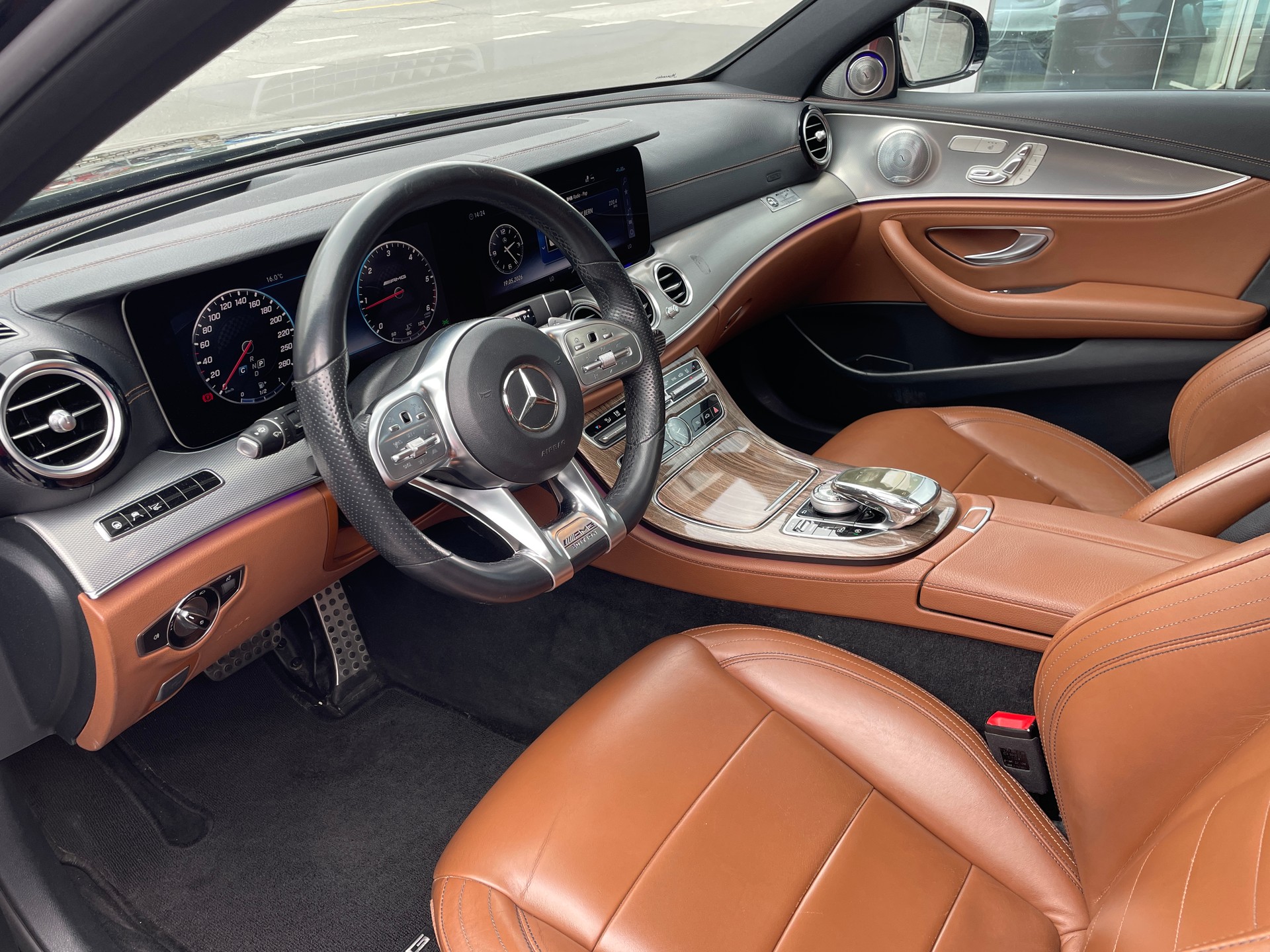 MERCEDES-BENZ E 220 d Swiss Star AMG Line 4Matic 9G-Tronic-image-7