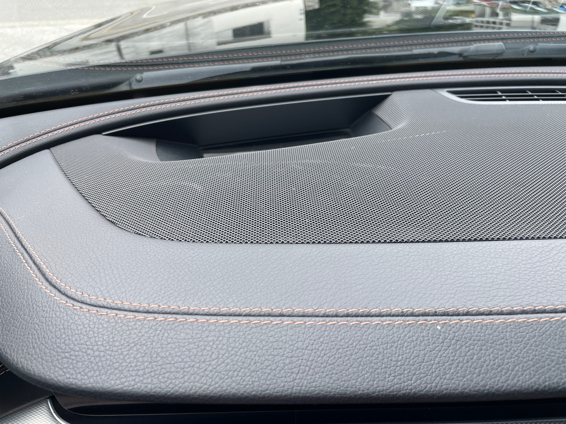MERCEDES-BENZ E 220 d Swiss Star AMG Line 4Matic 9G-Tronic-image-13