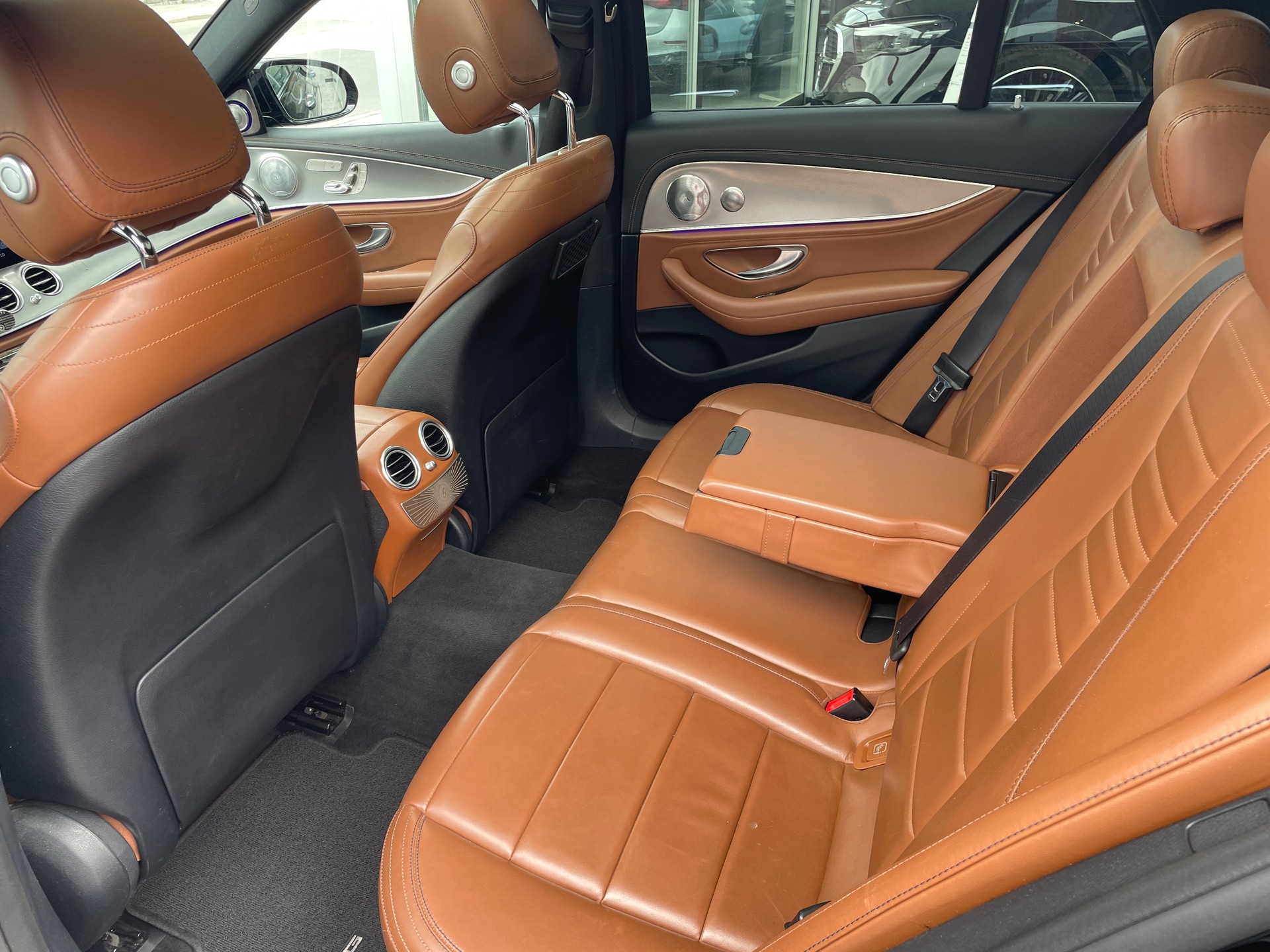 MERCEDES-BENZ E 220 d Swiss Star AMG Line 4Matic 9G-Tronic-image-8