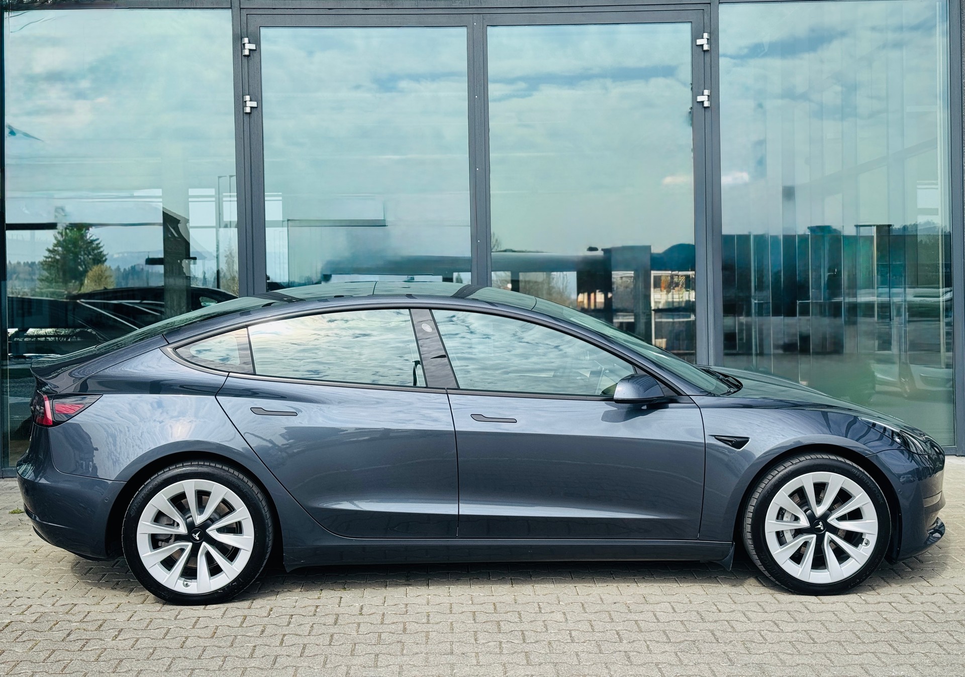 TESLA Model 3 Long Range Dual Motor AWD-image-6