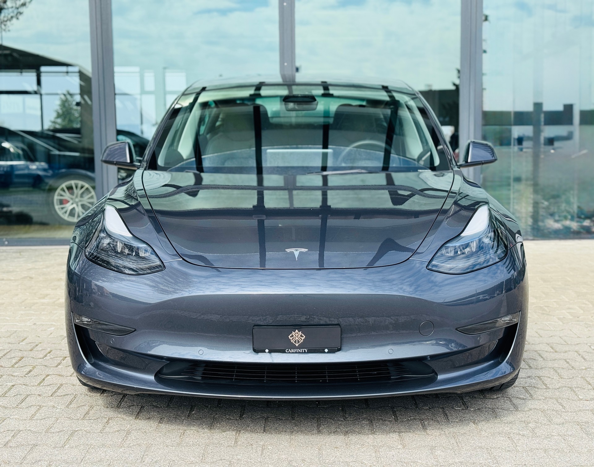 TESLA Model 3 Long Range Dual Motor AWD-showroom-element-1