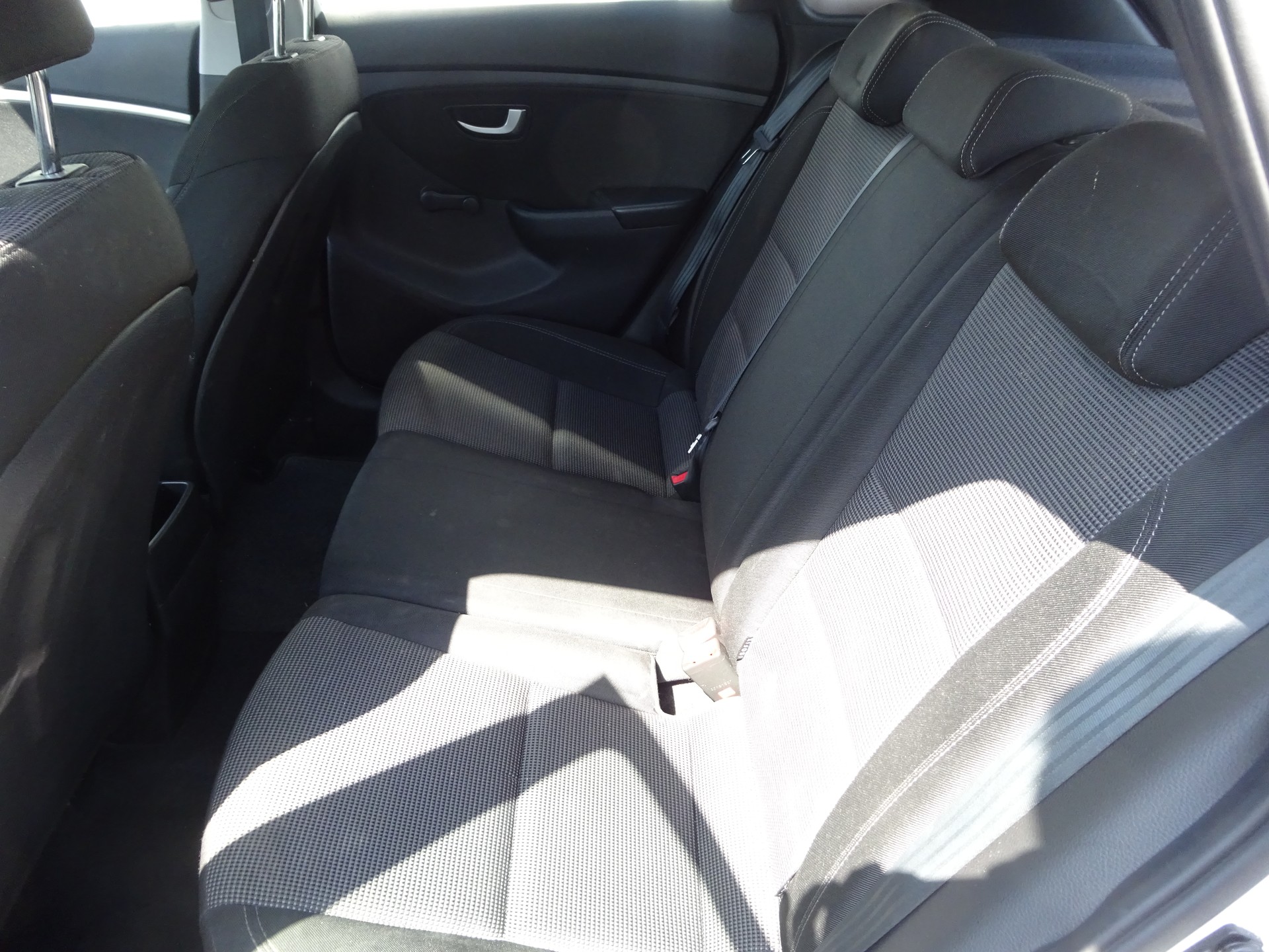 HYUNDAI i30 1.4 Comfort-image-12