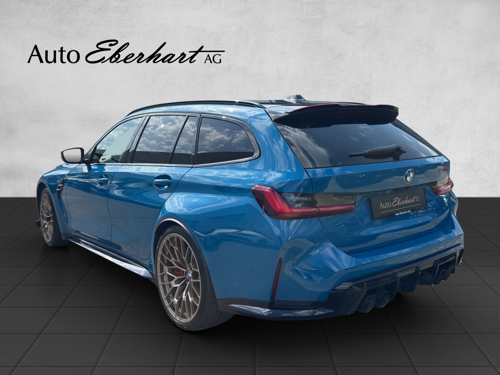 BMW M3 CS Touring xDrive Laguna Seca blue-showroom-element-1