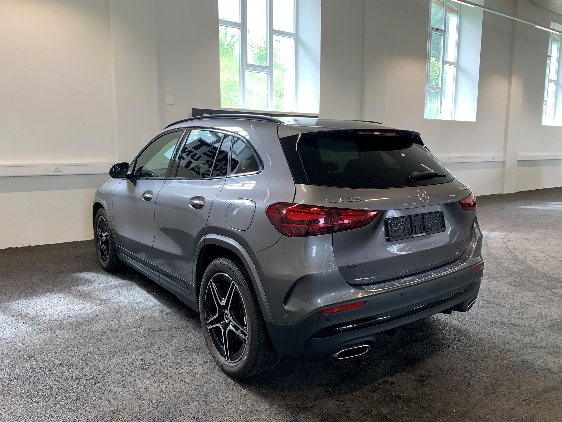 MERCEDES-BENZ GLA 250 4Matic 8G-DCT-image-5