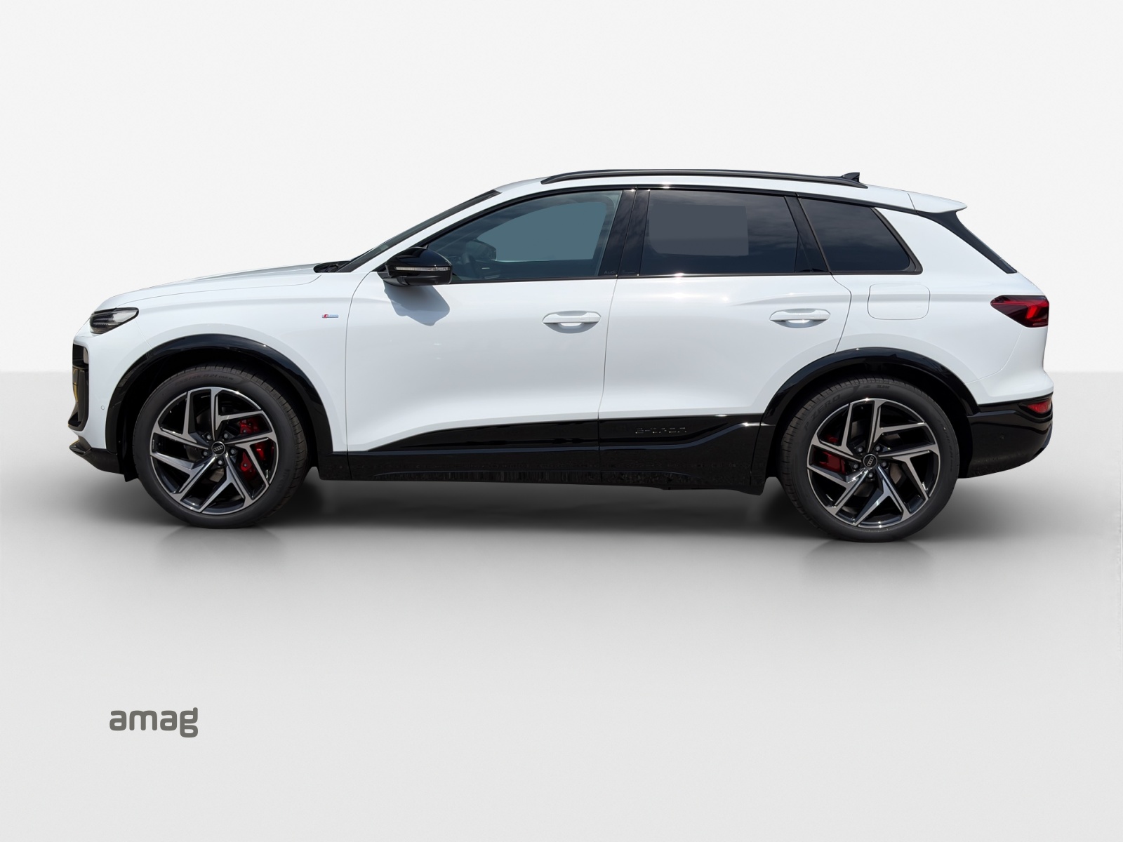 AUDI Q6 e-tron quattro-showroom-element-1