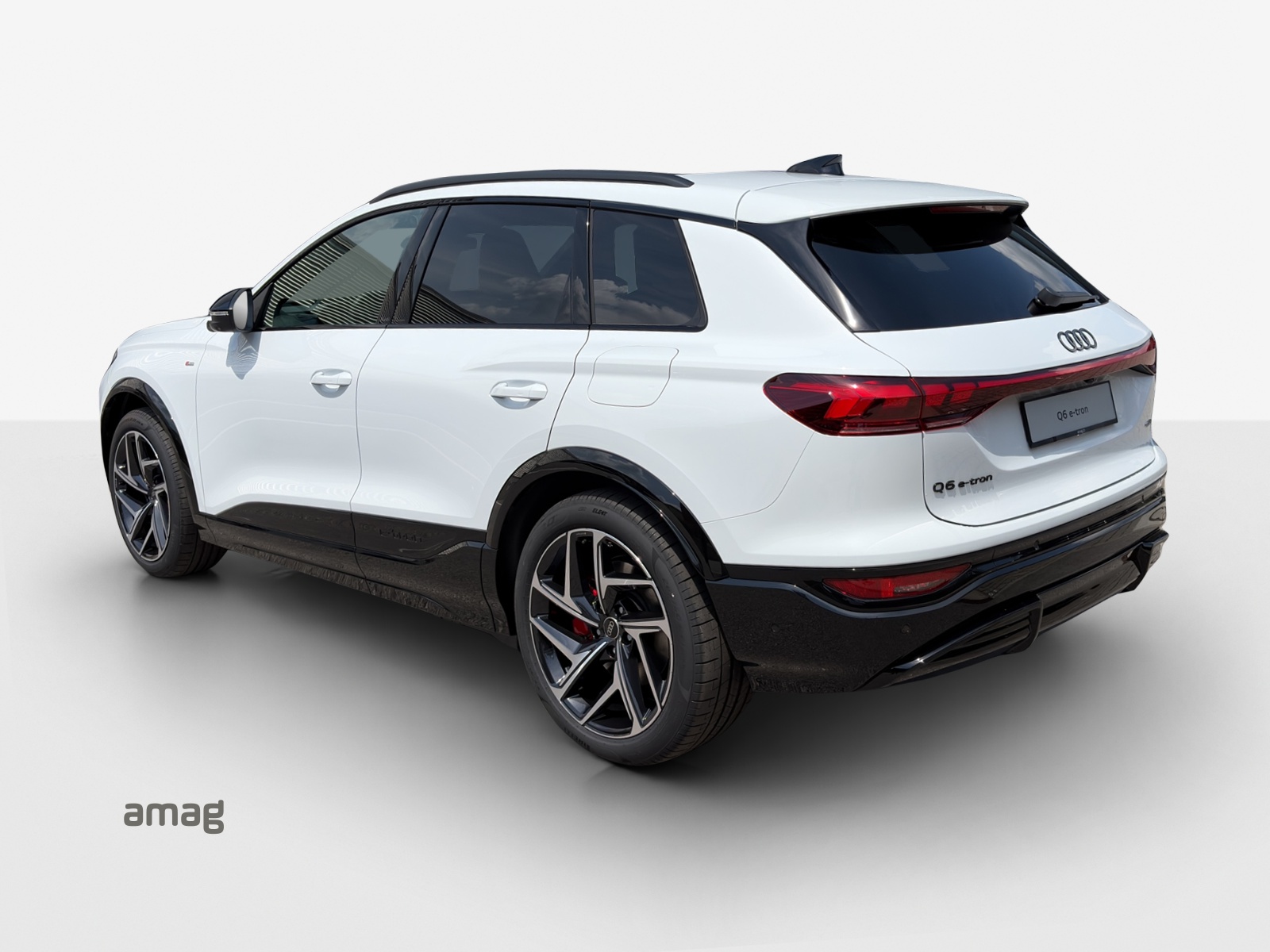 AUDI Q6 e-tron quattro-showroom-element-2