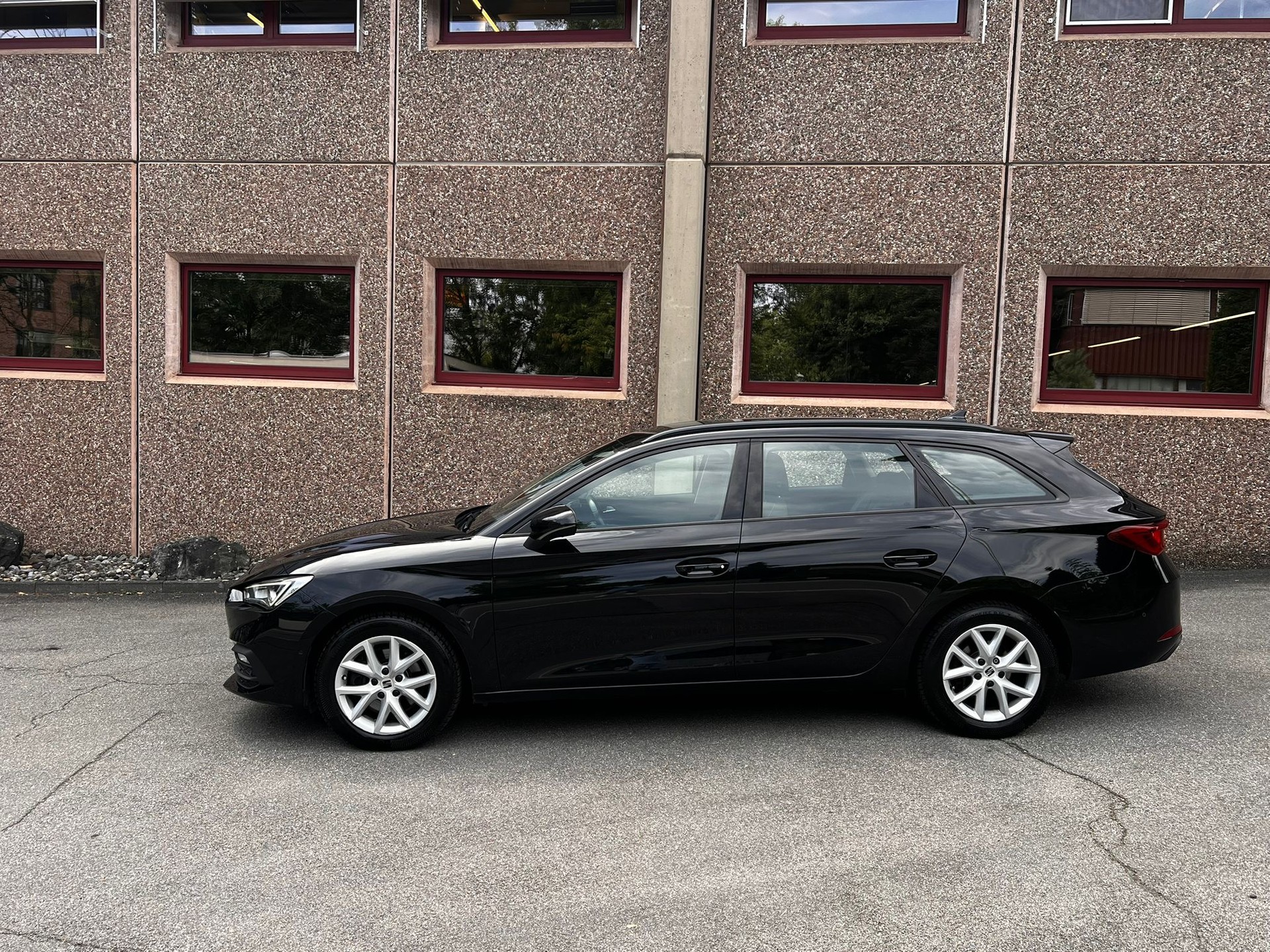 SEAT Leon ST 2.0 TDI EVO DSG 4Drive Style-showroom-element-2
