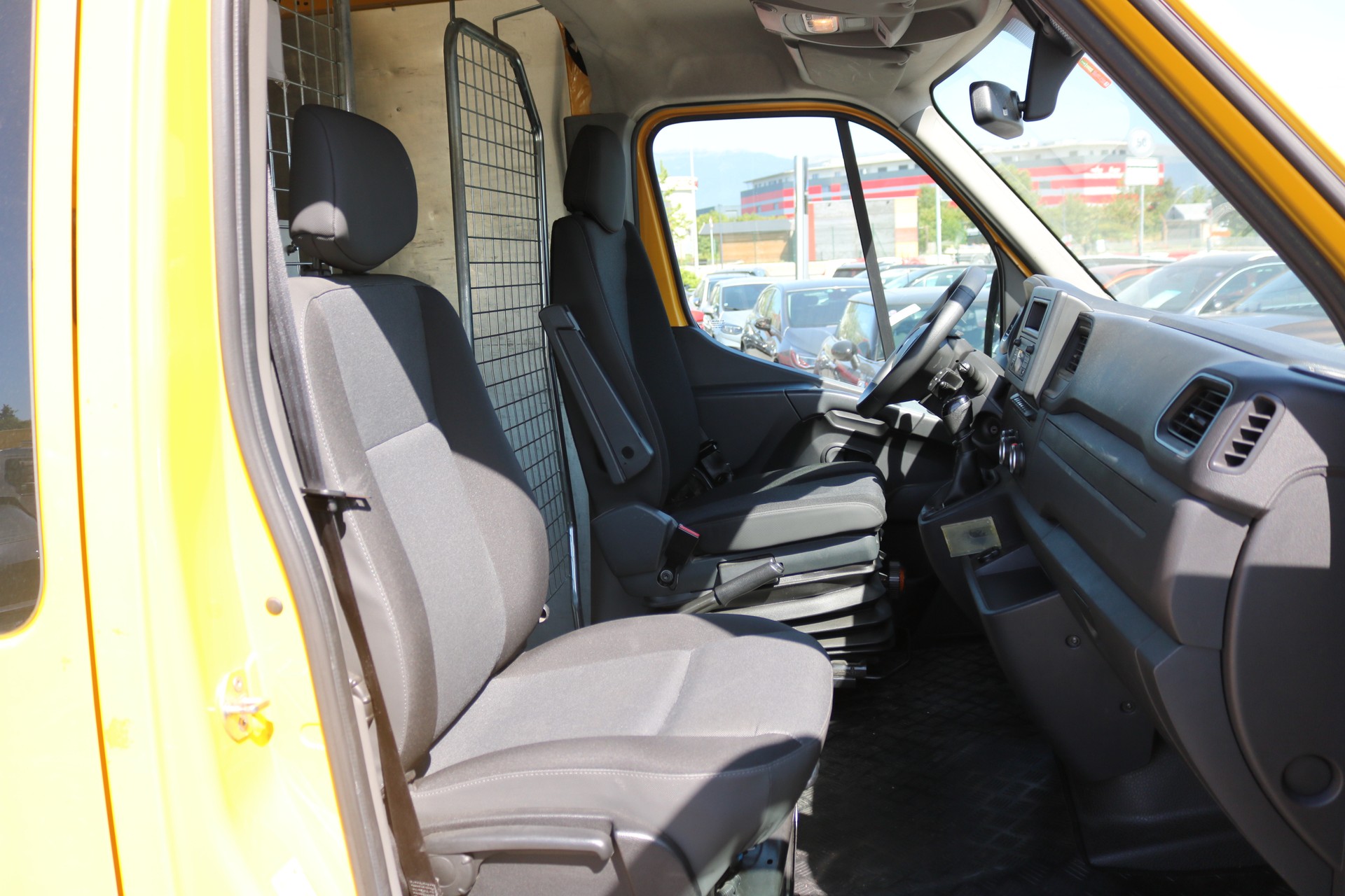 RENAULT Master T35 2.3dCi 135 L3H3-showroom-element-3